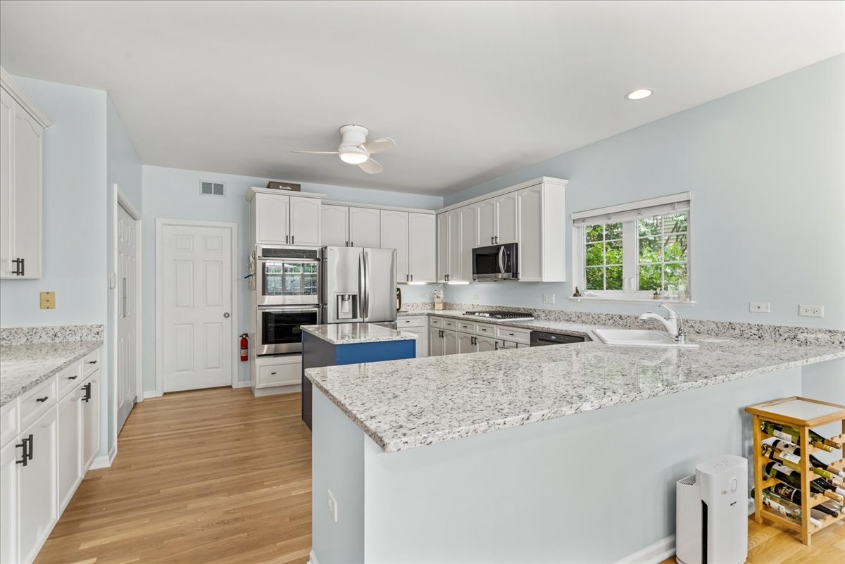 6191 Oakmont Lane, Gurnee, IL 60031