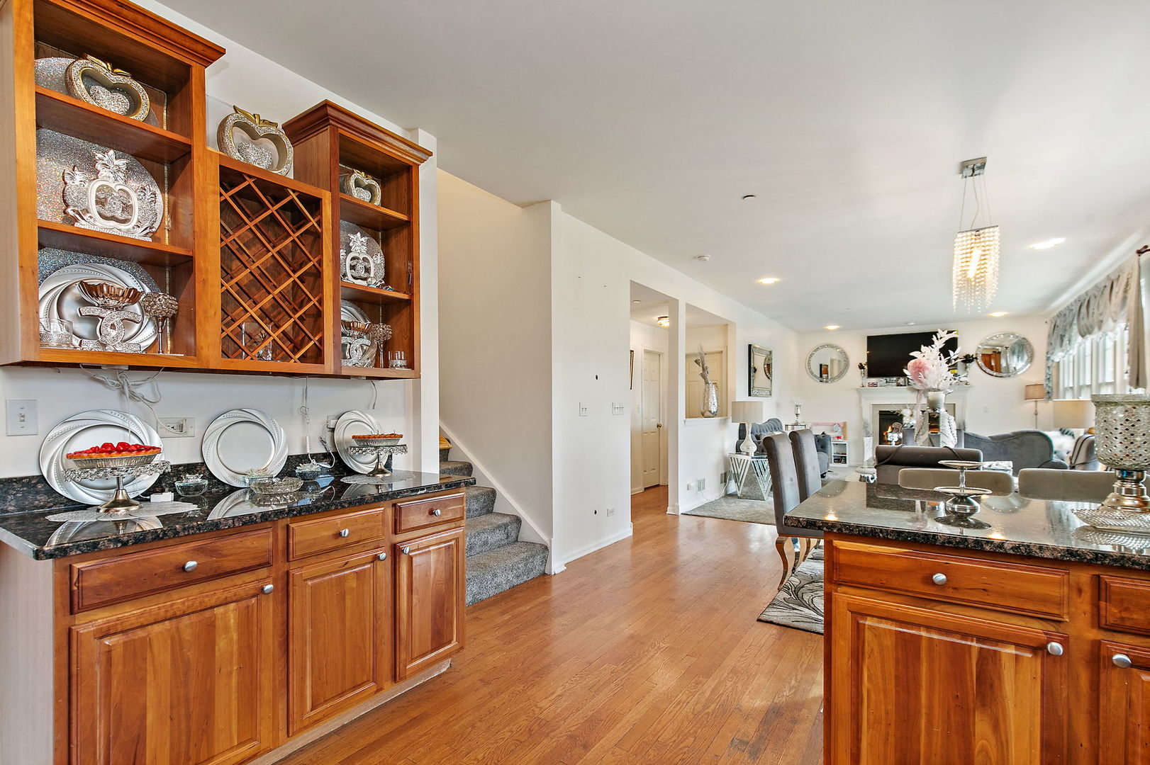 1285 Mallard Lane, Hoffman Estates, IL 60192