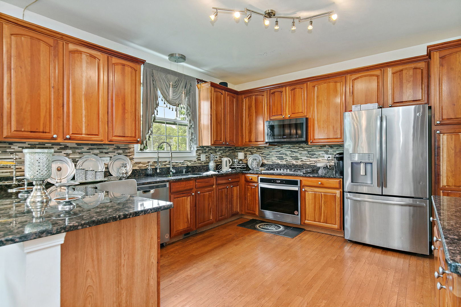 1285 Mallard Lane, Hoffman Estates, IL 60192