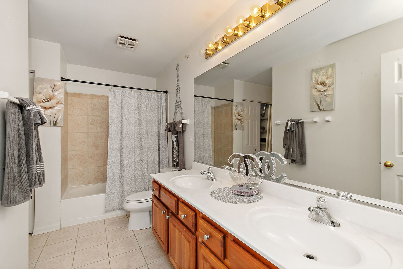 1285 Mallard Lane, Hoffman Estates, IL 60192