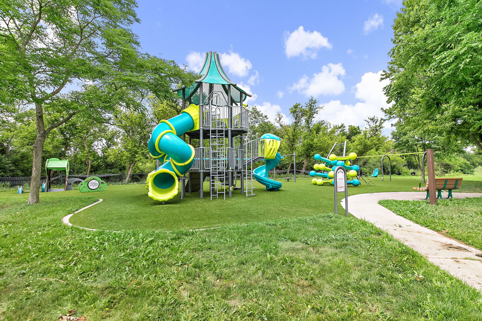 1285 Mallard Lane, Hoffman Estates, IL 60192