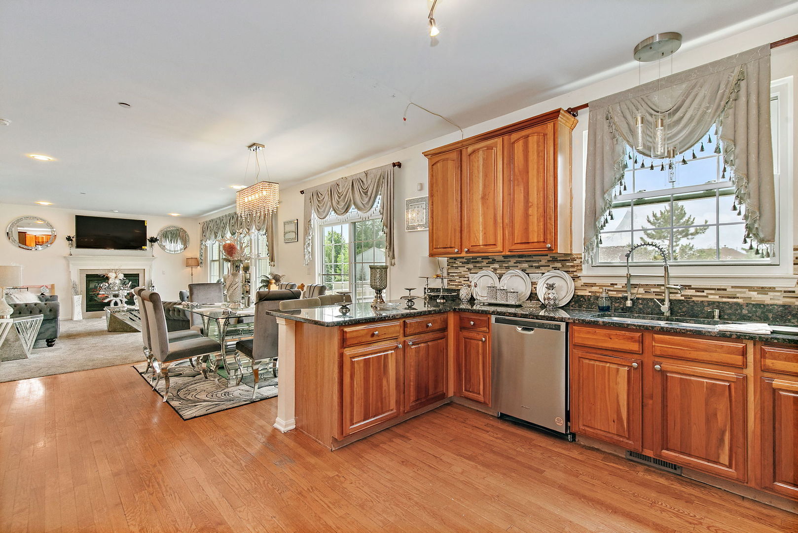 1285 Mallard Lane, Hoffman Estates, IL 60192
