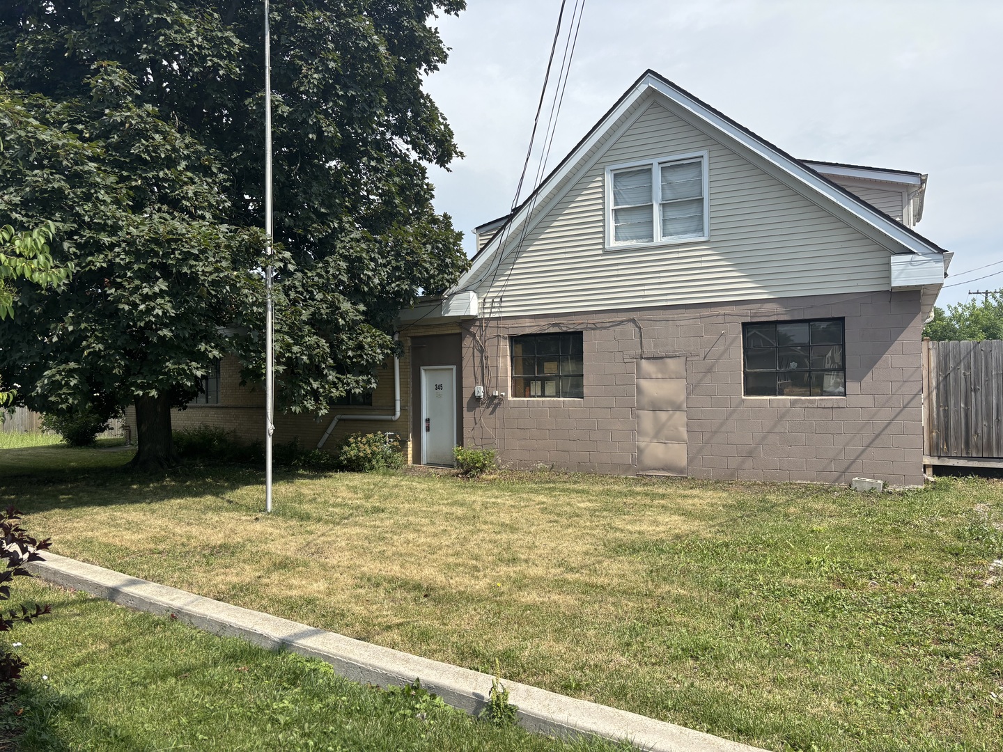 341-345 E Potter Street, Wood Dale, IL 60191