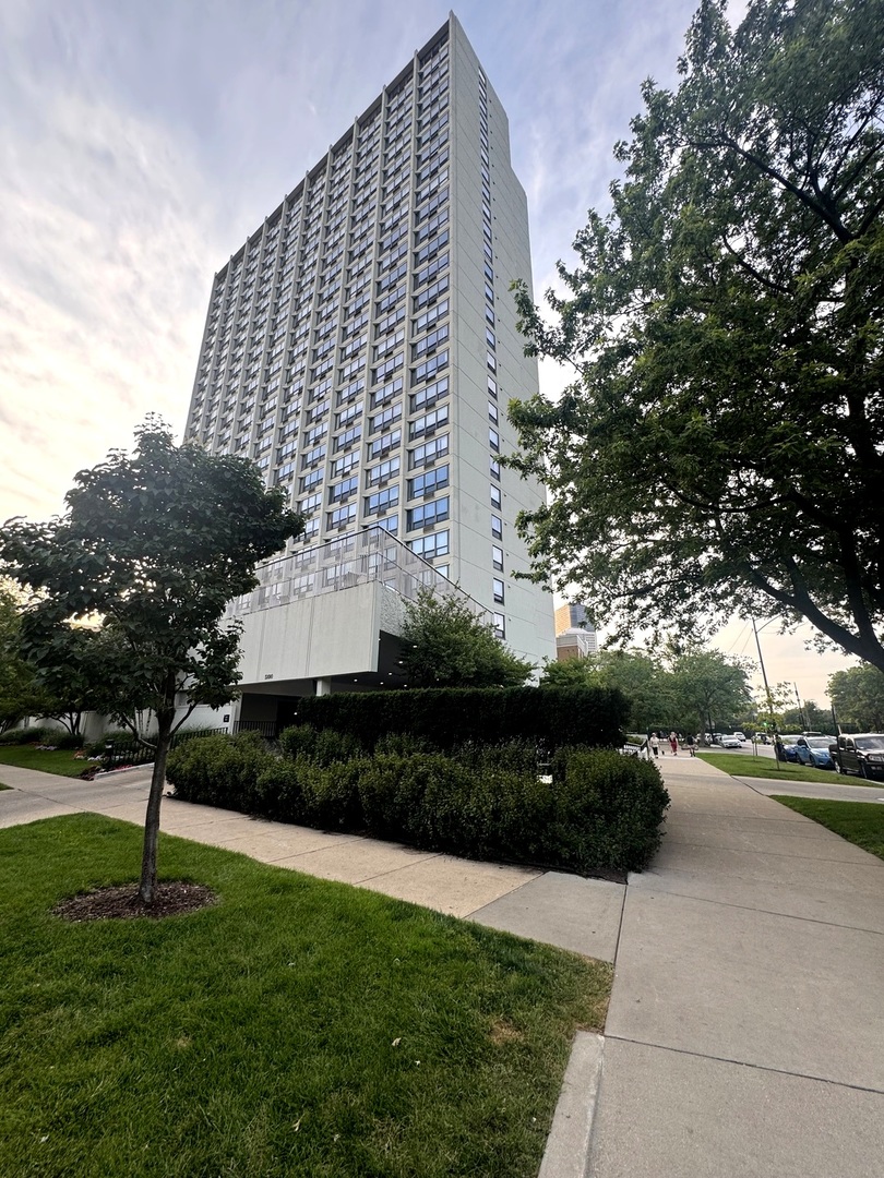 5100 N Marine Drive #16E, Chicago, IL 60640