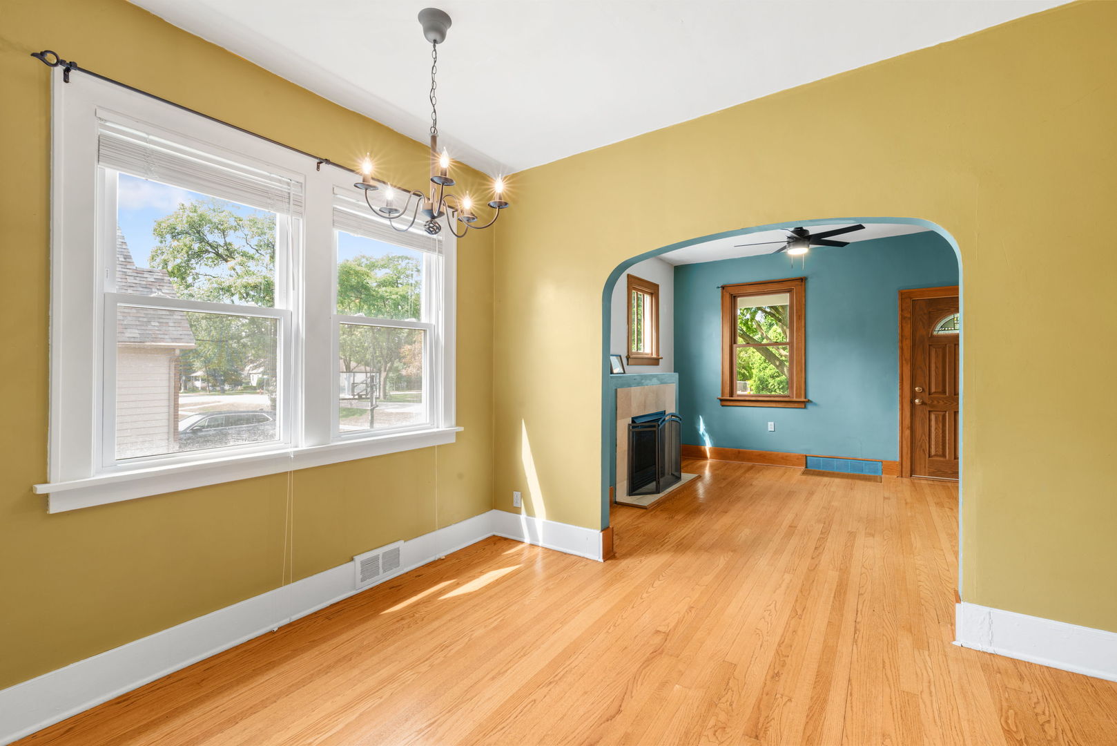 113 N Warwick Avenue, Westmont, IL 60559