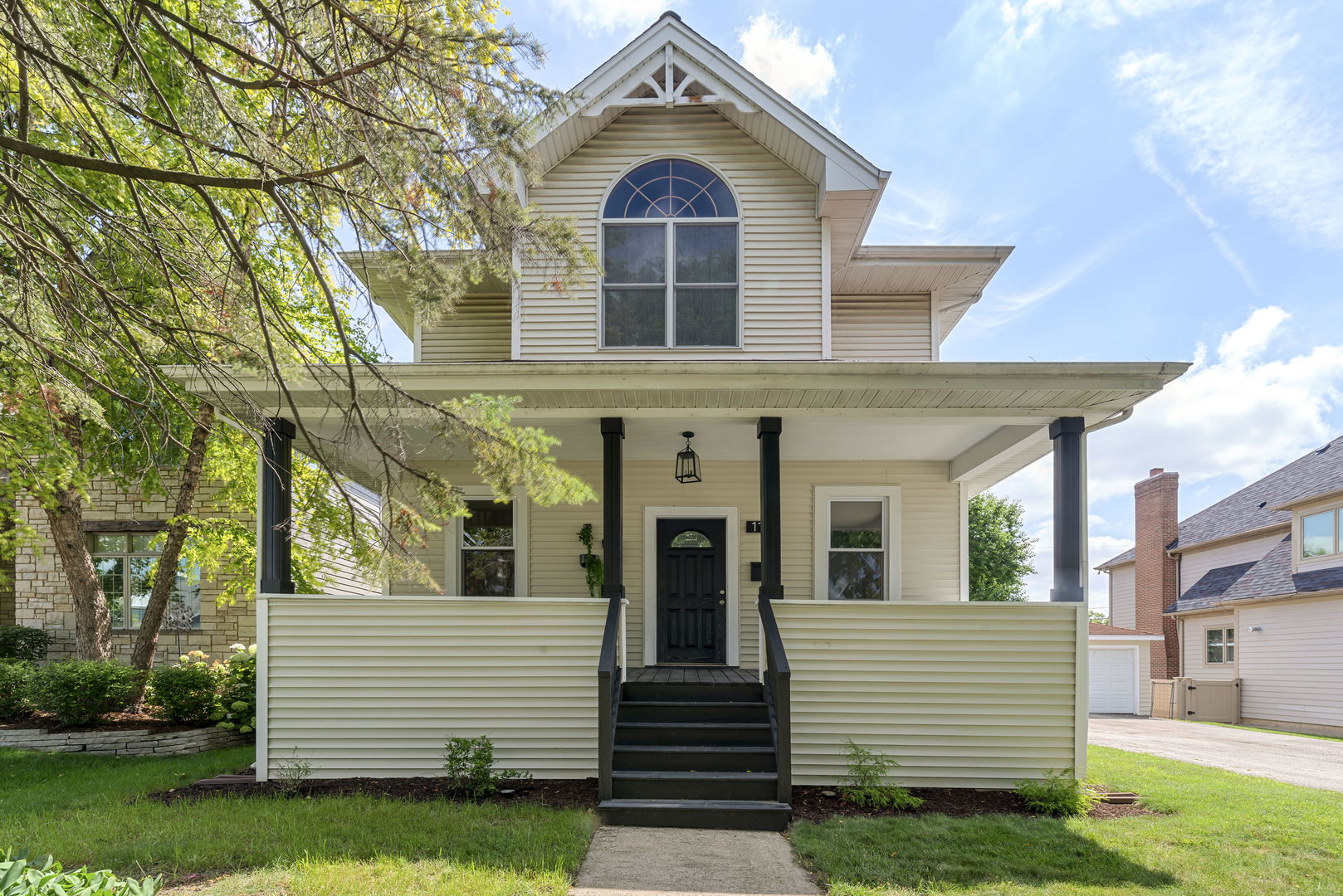 113 N Warwick Avenue, Westmont, IL 60559