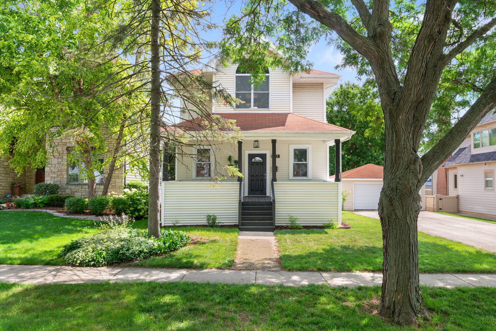 113 N Warwick Avenue, Westmont, IL 60559