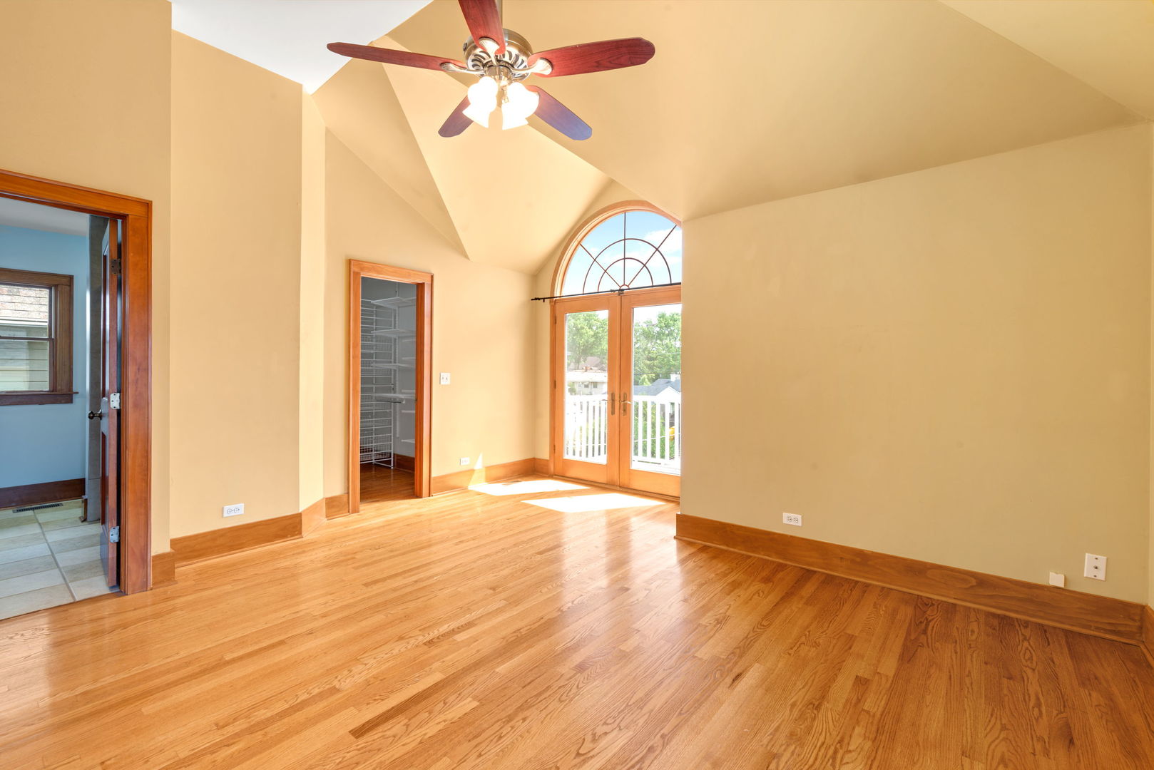 113 N Warwick Avenue, Westmont, IL 60559