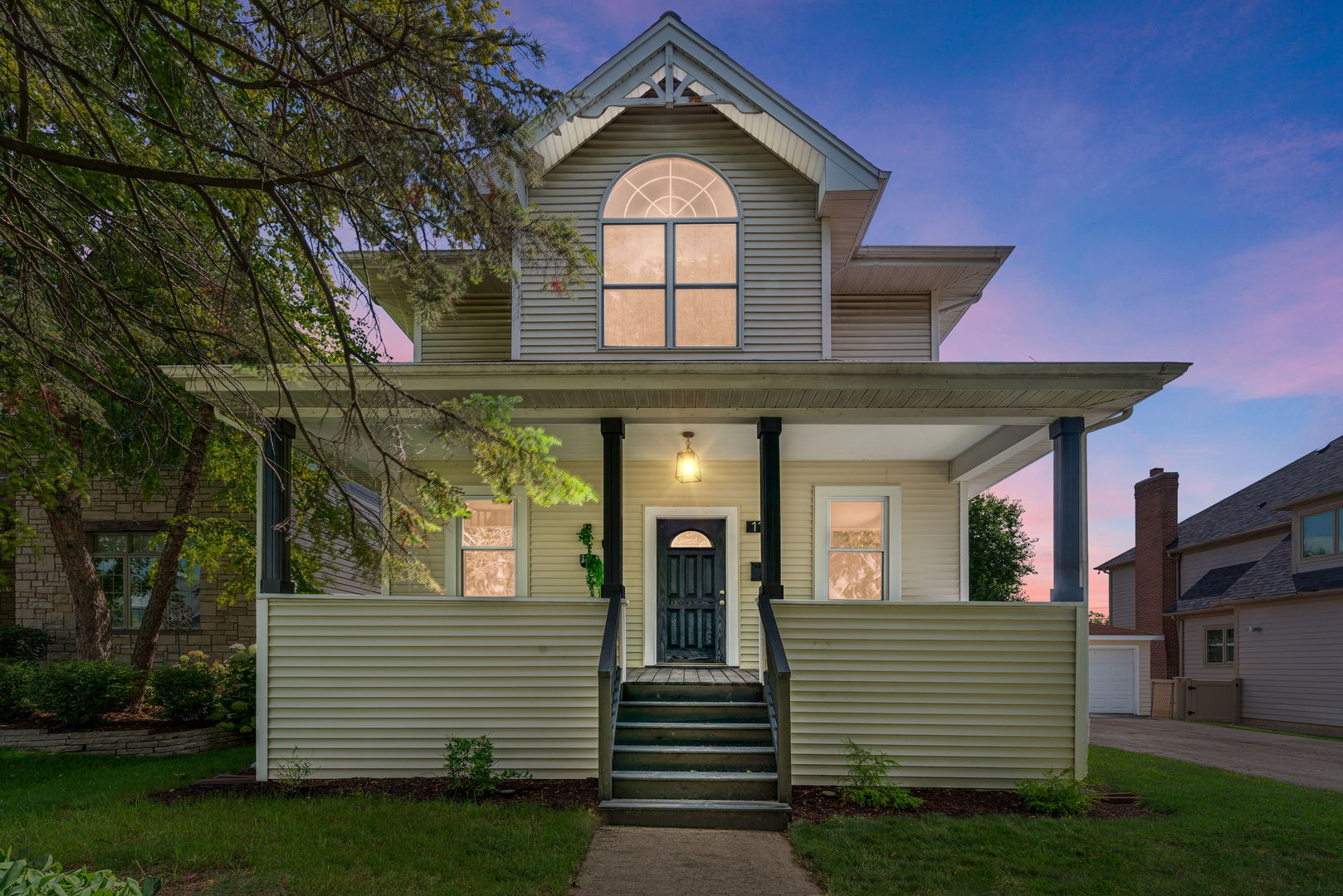 113 N Warwick Avenue, Westmont, IL 60559
