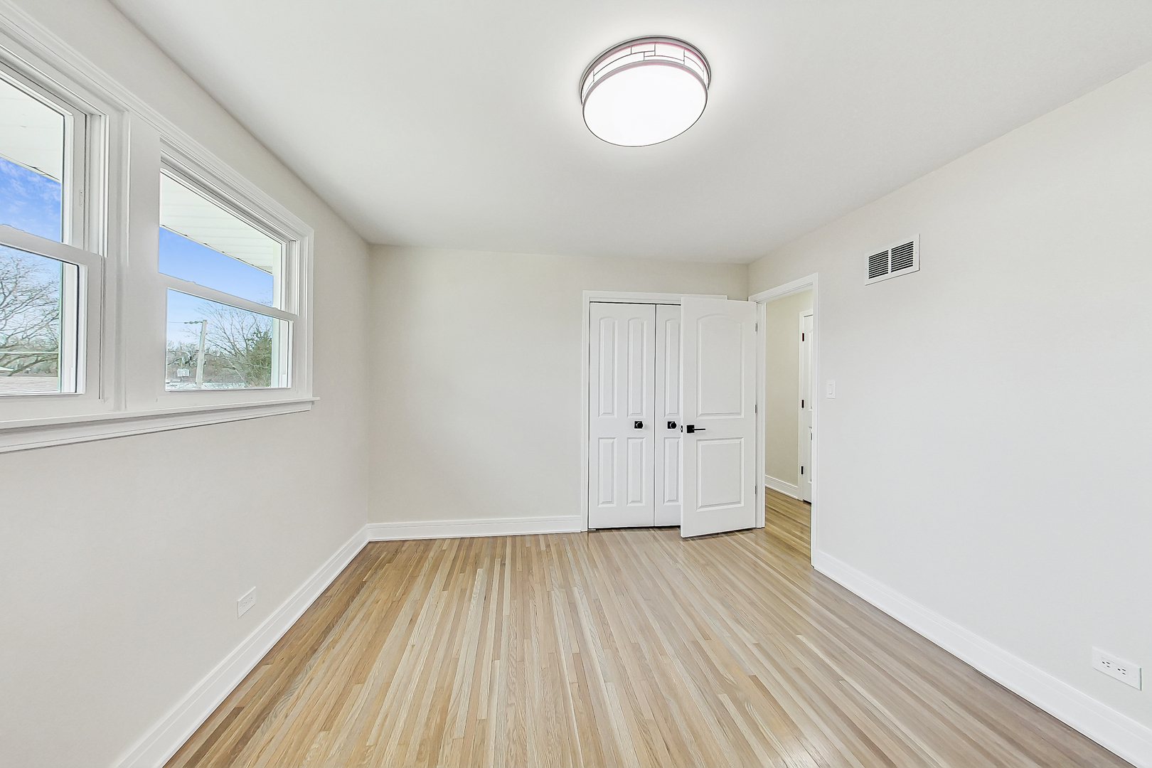 2024 E Wintergreen Avenue, Mount Prospect, IL 60056
