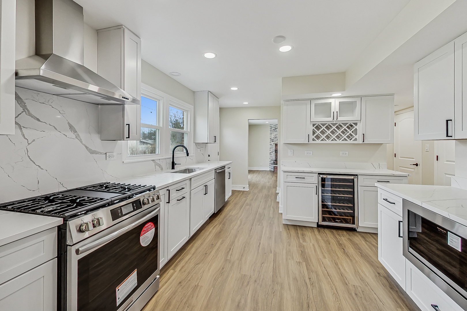 2024 E Wintergreen Avenue, Mount Prospect, IL 60056
