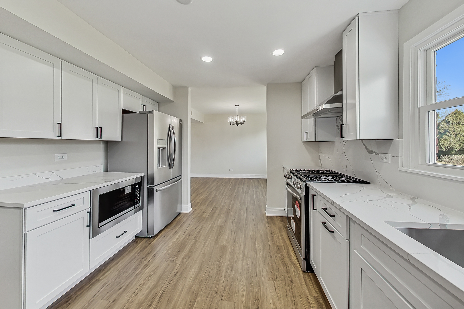 2024 E Wintergreen Avenue, Mount Prospect, IL 60056
