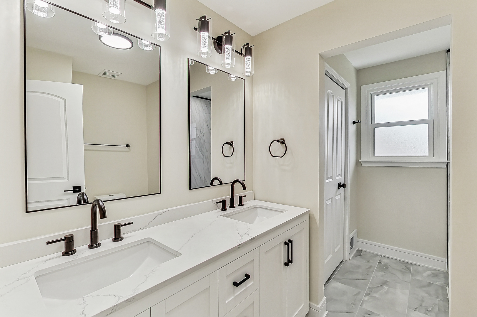2024 E Wintergreen Avenue, Mount Prospect, IL 60056