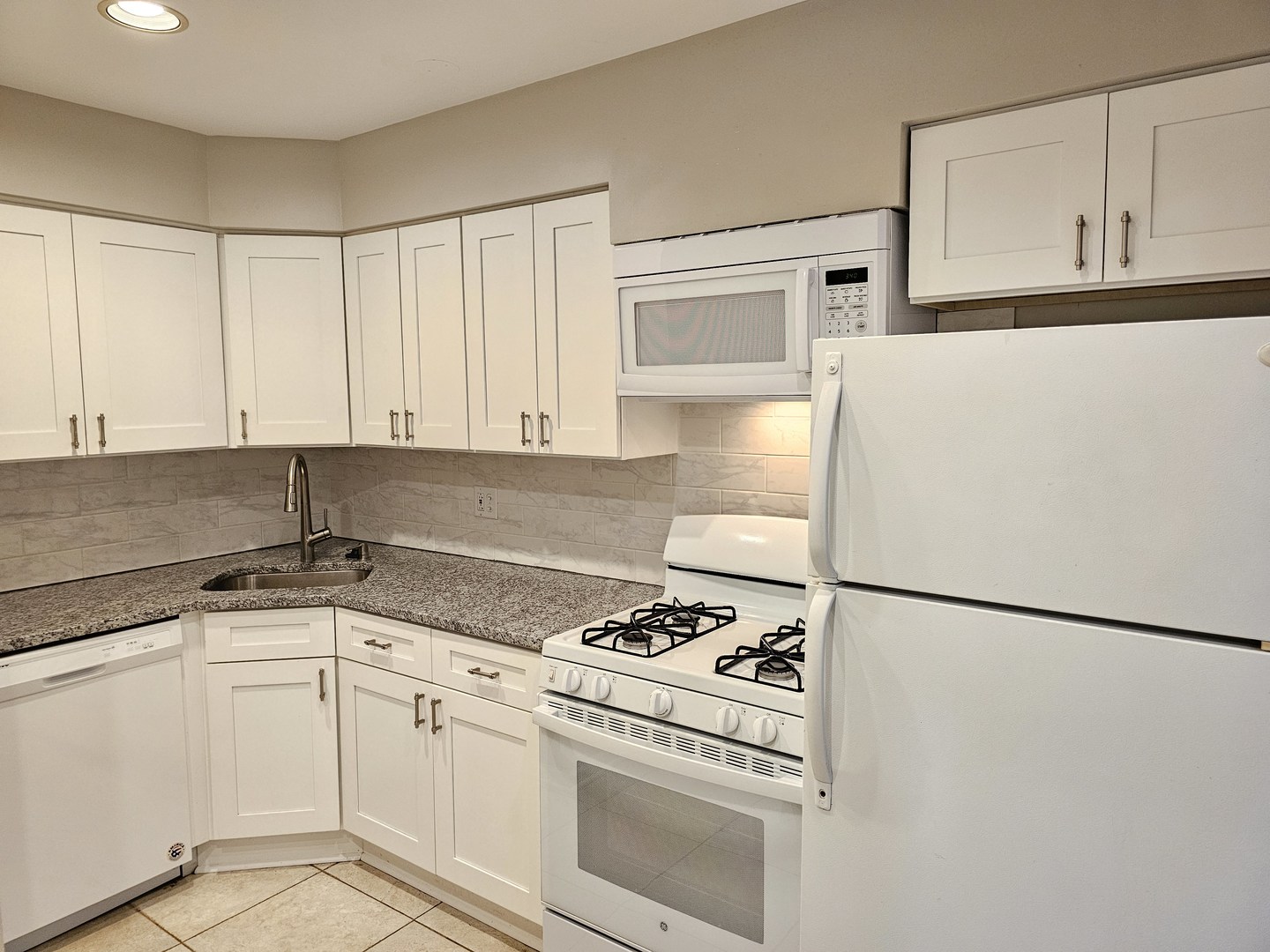 12 Parkside Court #4, Vernon Hills, IL 60061