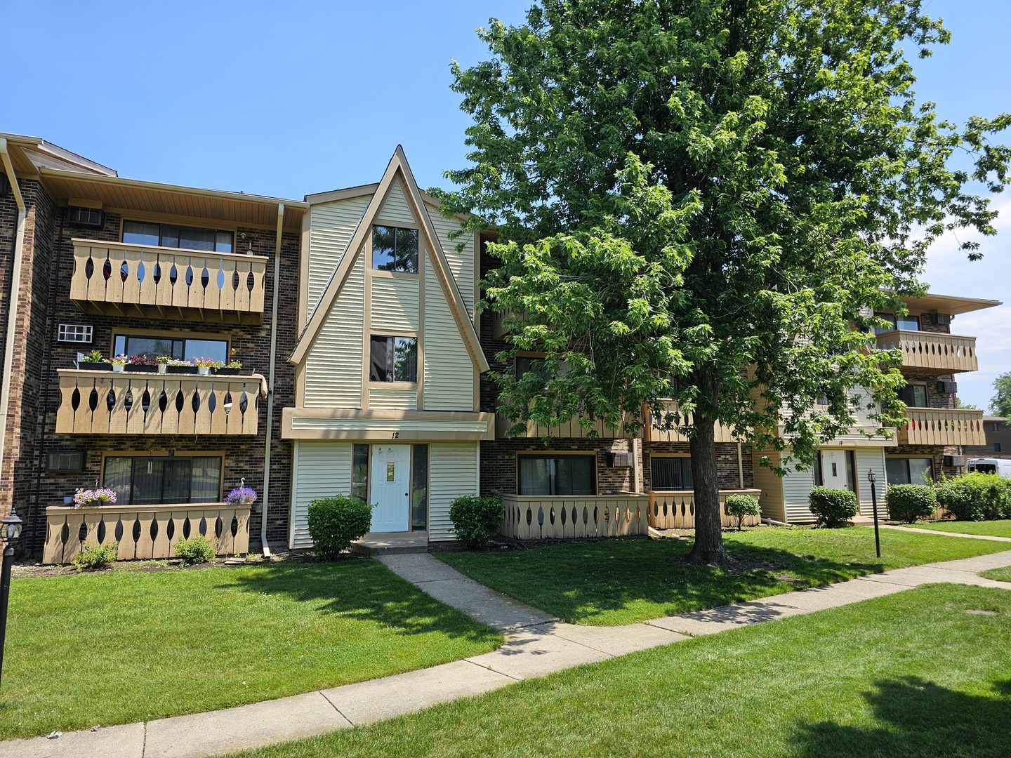 12 Parkside Court #4, Vernon Hills, IL 60061