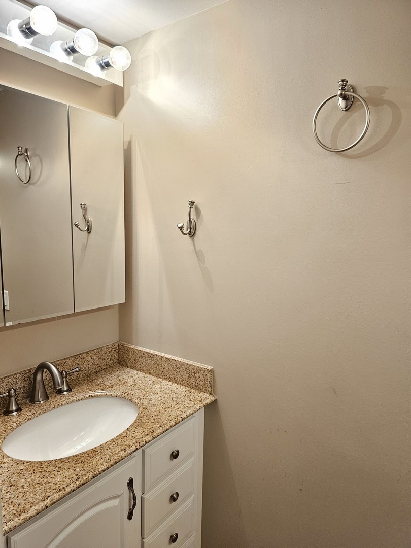 12 Parkside Court #4, Vernon Hills, IL 60061