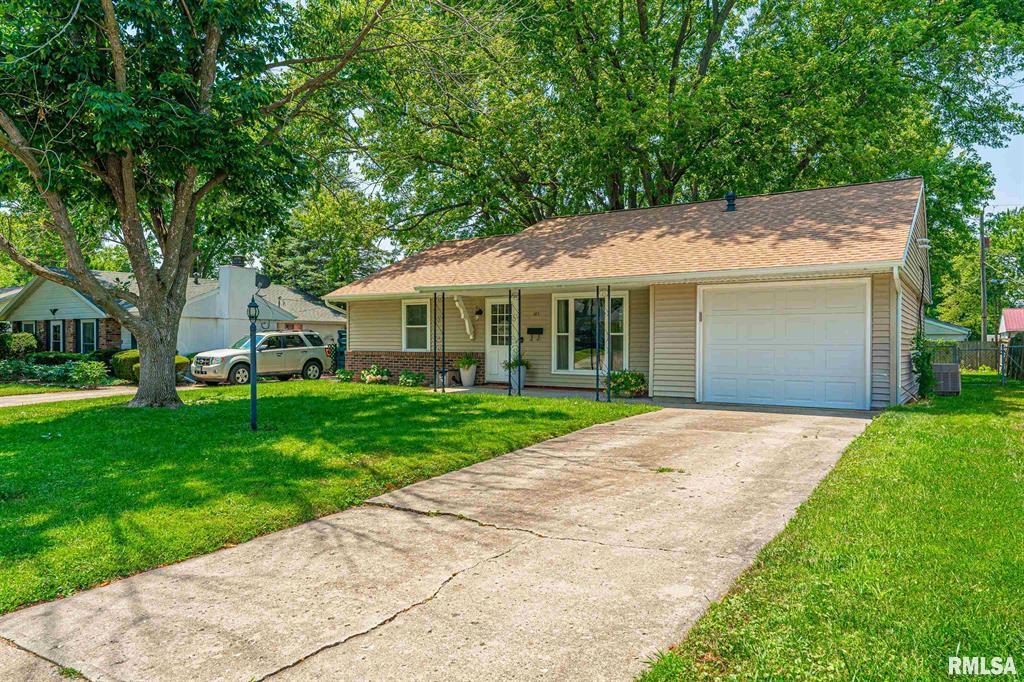 145 White Avenue, Lincoln, IL 62656
