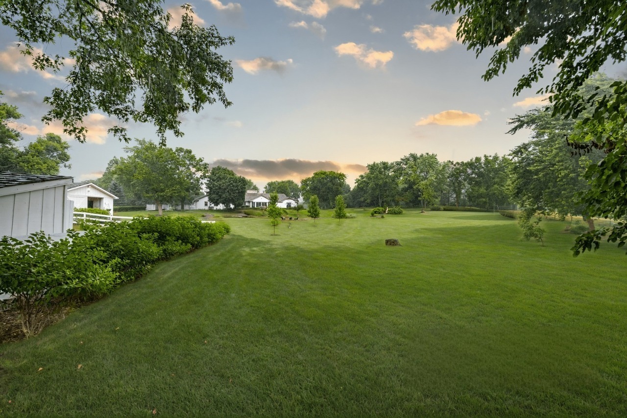 404 Caesar Drive, Barrington Hills, IL 60010