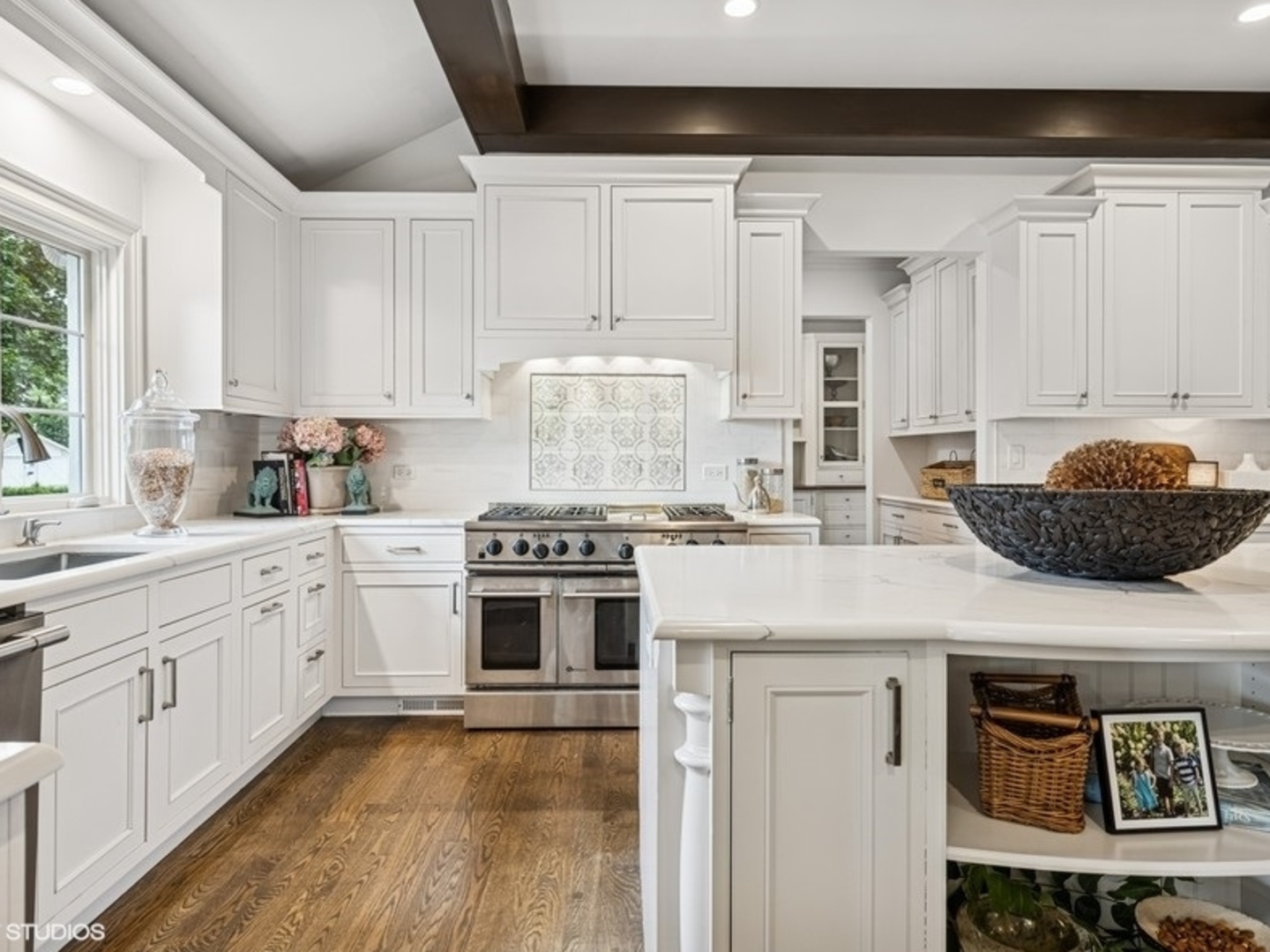 404 Caesar Drive, Barrington Hills, IL 60010