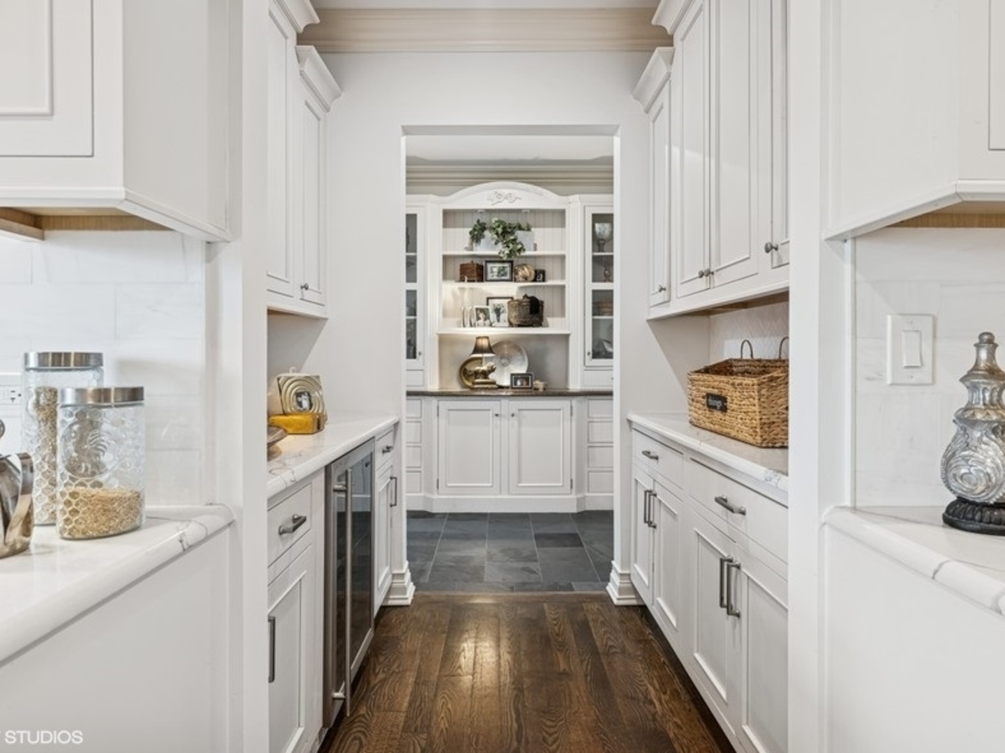 404 Caesar Drive, Barrington Hills, IL 60010