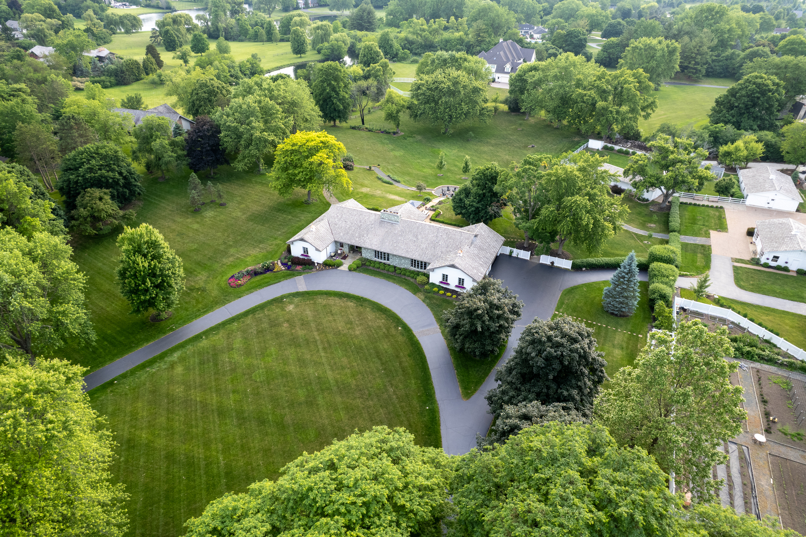 404 Caesar Drive, Barrington Hills, IL 60010