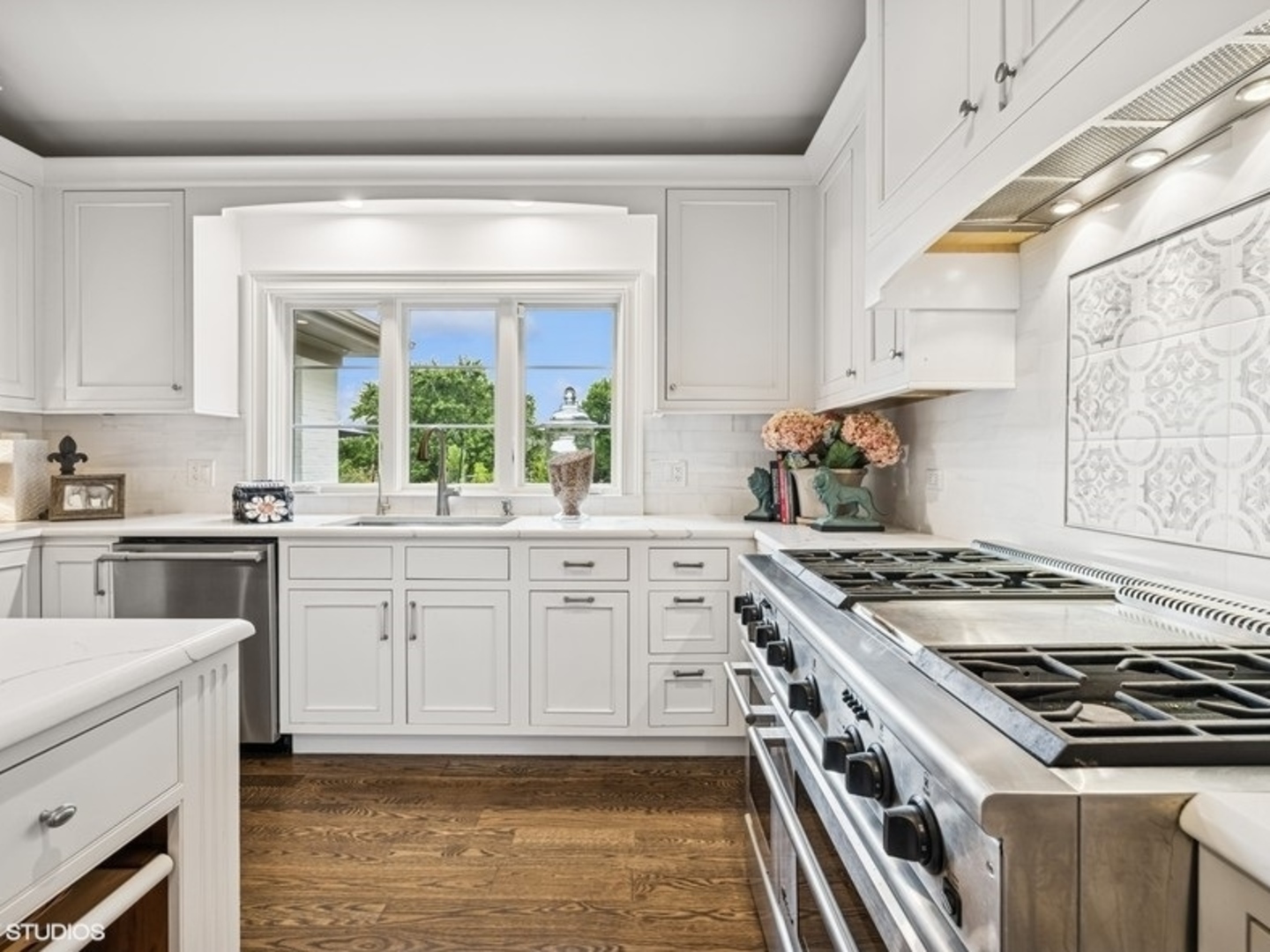 404 Caesar Drive, Barrington Hills, IL 60010