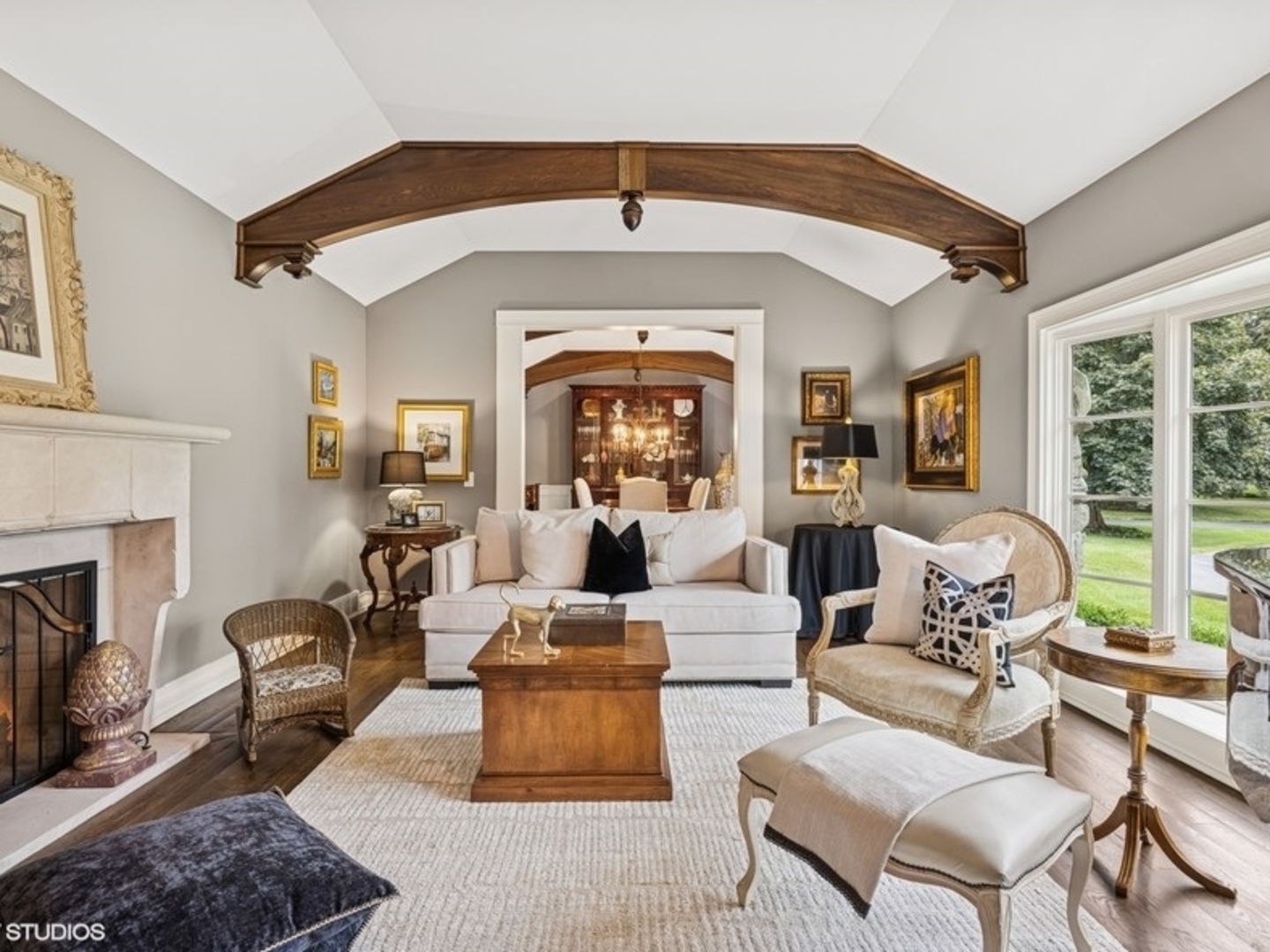 404 Caesar Drive, Barrington Hills, IL 60010