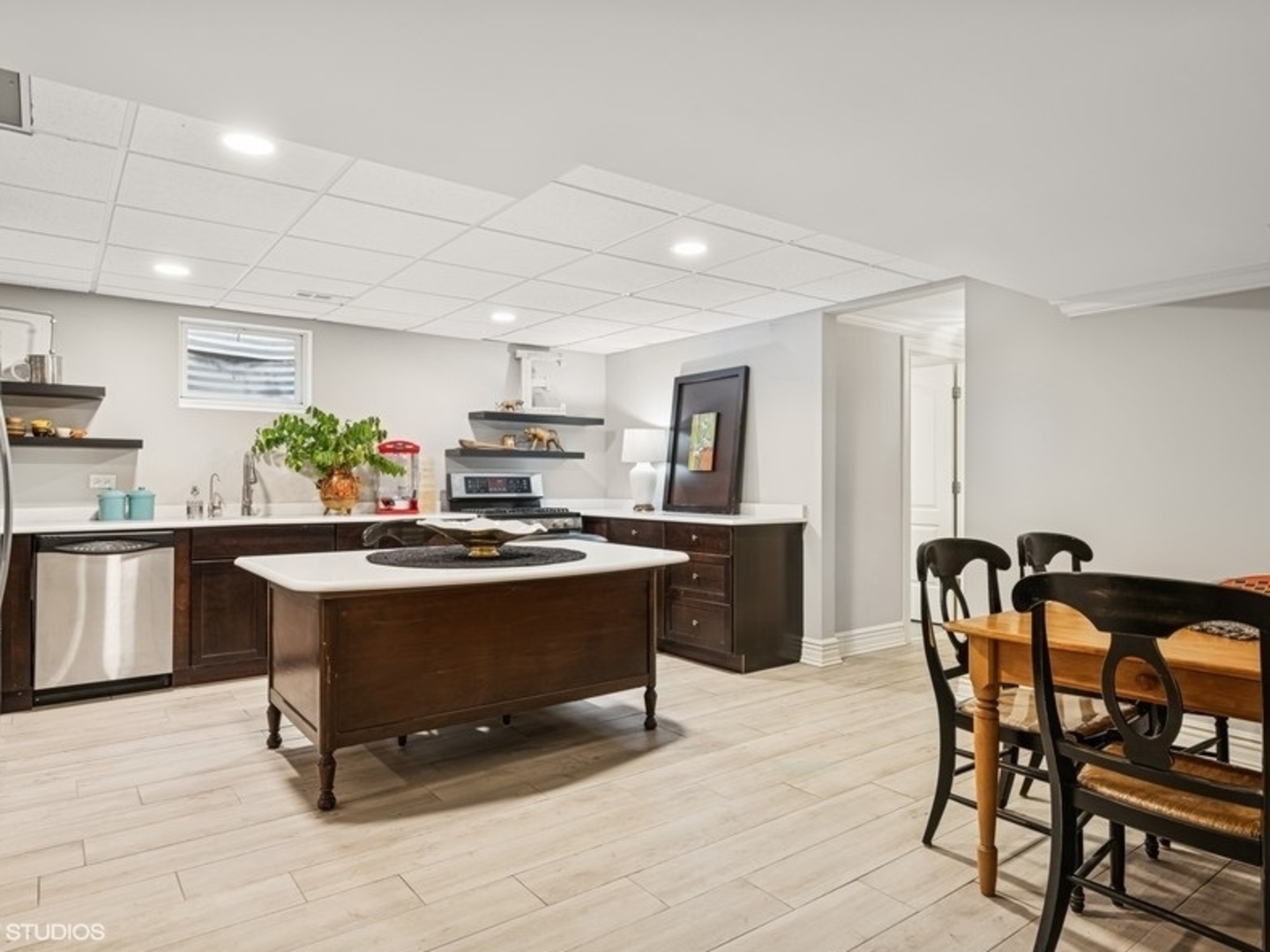 404 Caesar Drive, Barrington Hills, IL 60010