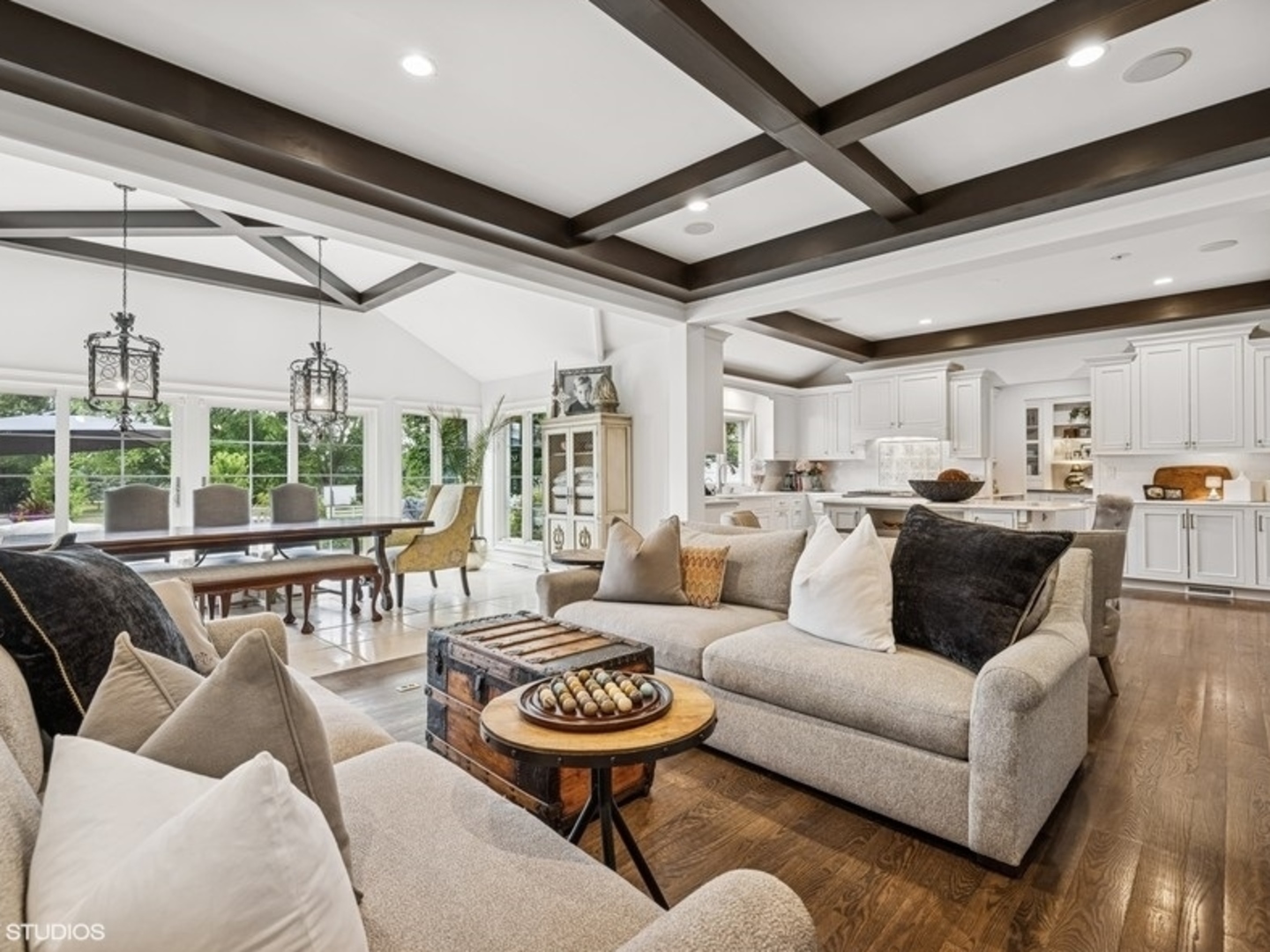 404 Caesar Drive, Barrington Hills, IL 60010