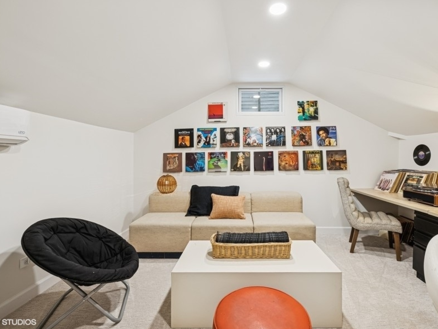 404 Caesar Drive, Barrington Hills, IL 60010