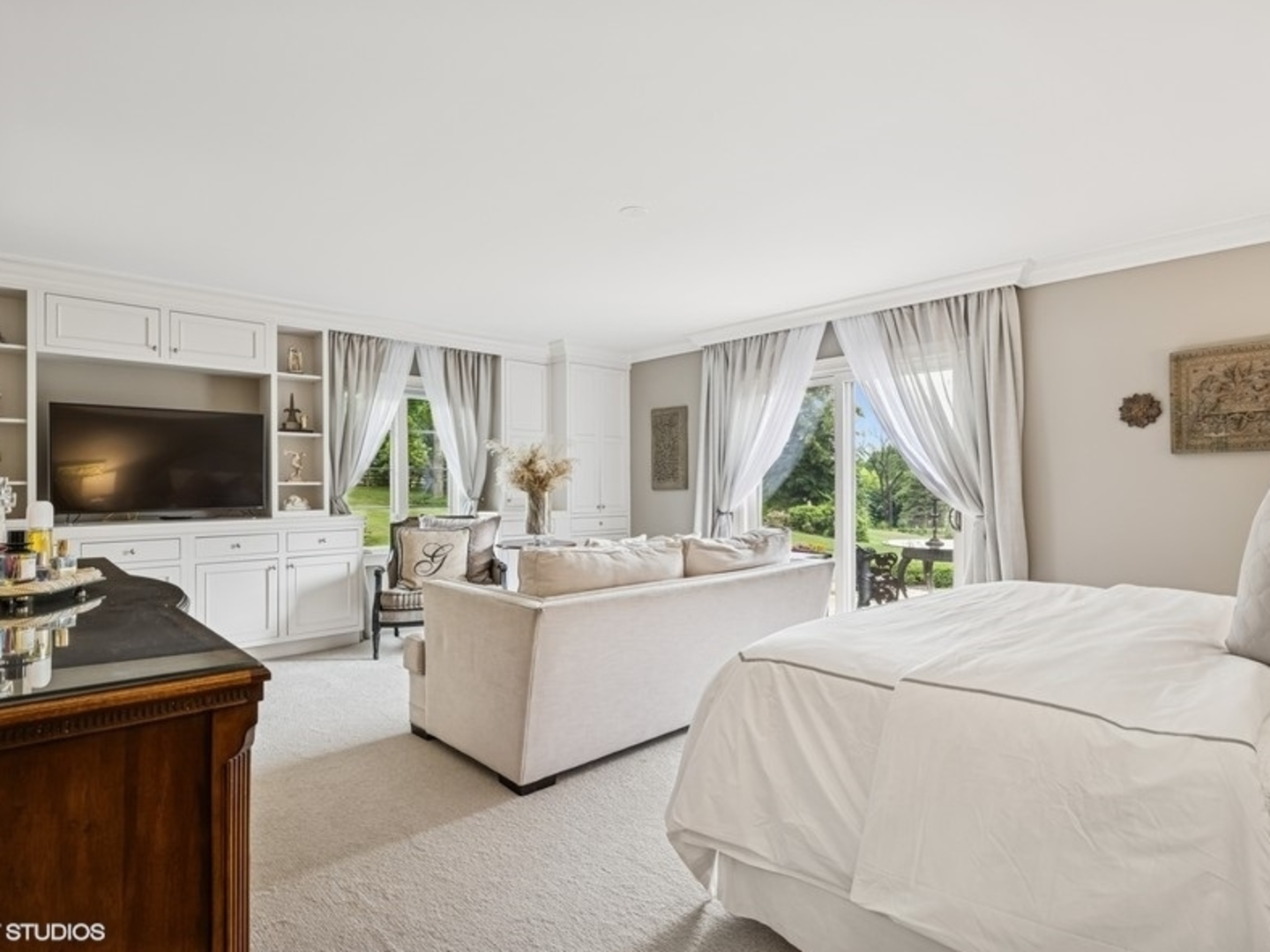 404 Caesar Drive, Barrington Hills, IL 60010