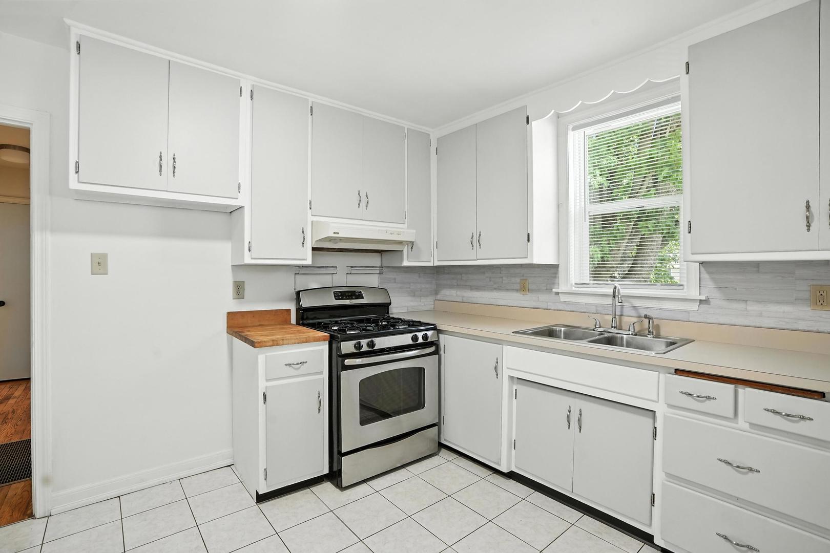 21149 Main Street, Matteson, IL 60443