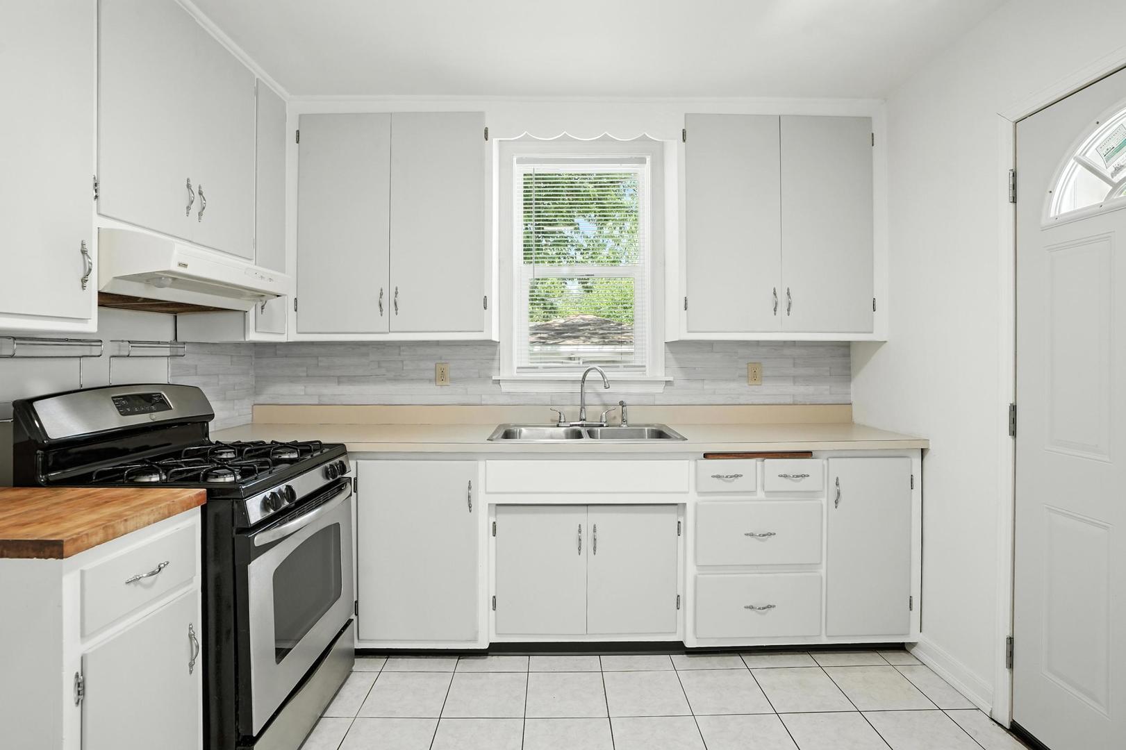 21149 Main Street, Matteson, IL 60443