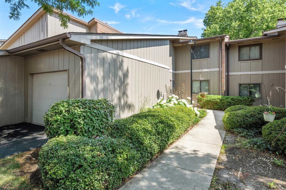 29W440 Emerald Green Drive #25-F, Warrenville, IL 60555