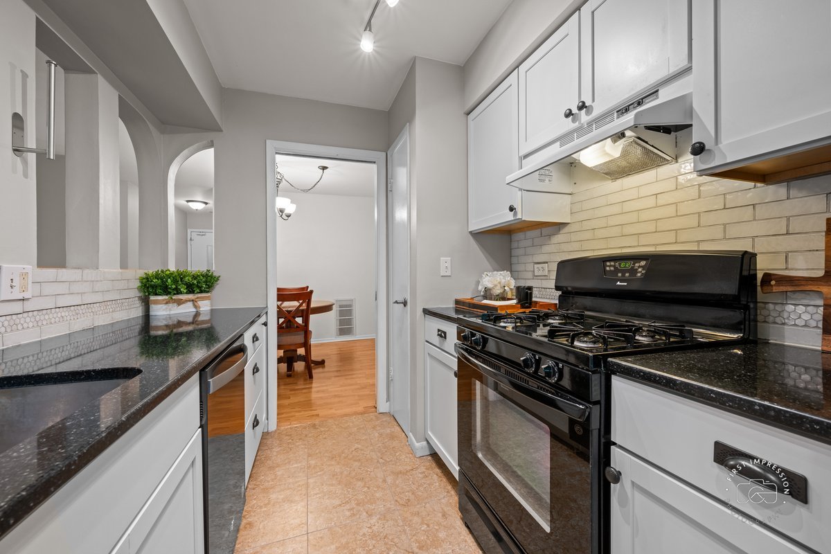 29W440 Emerald Green Drive #25-F, Warrenville, IL 60555