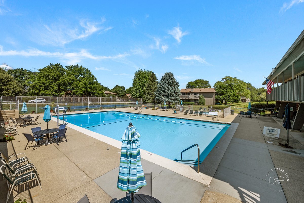 29W440 Emerald Green Drive #25-F, Warrenville, IL 60555