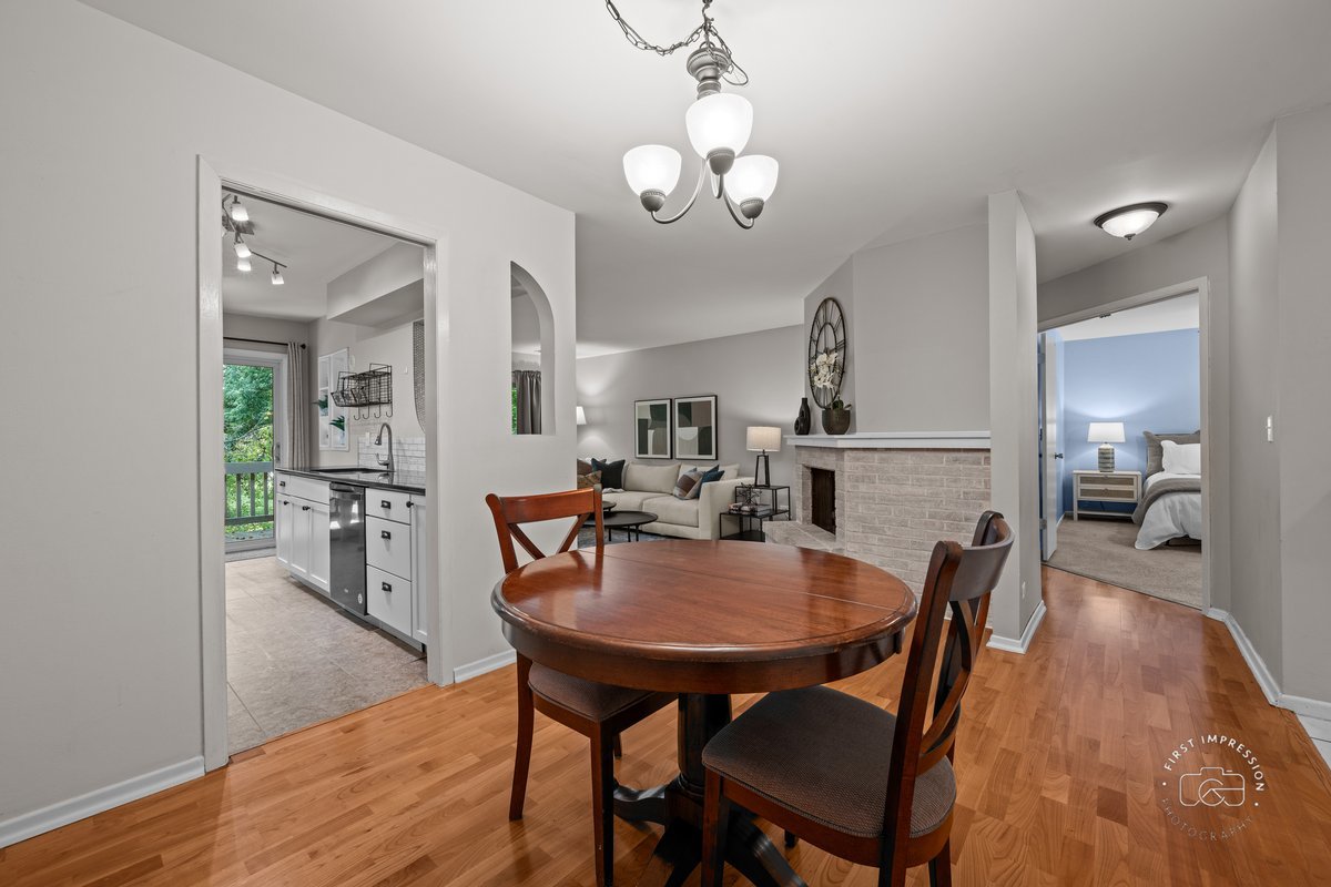 29W440 Emerald Green Drive #25-F, Warrenville, IL 60555
