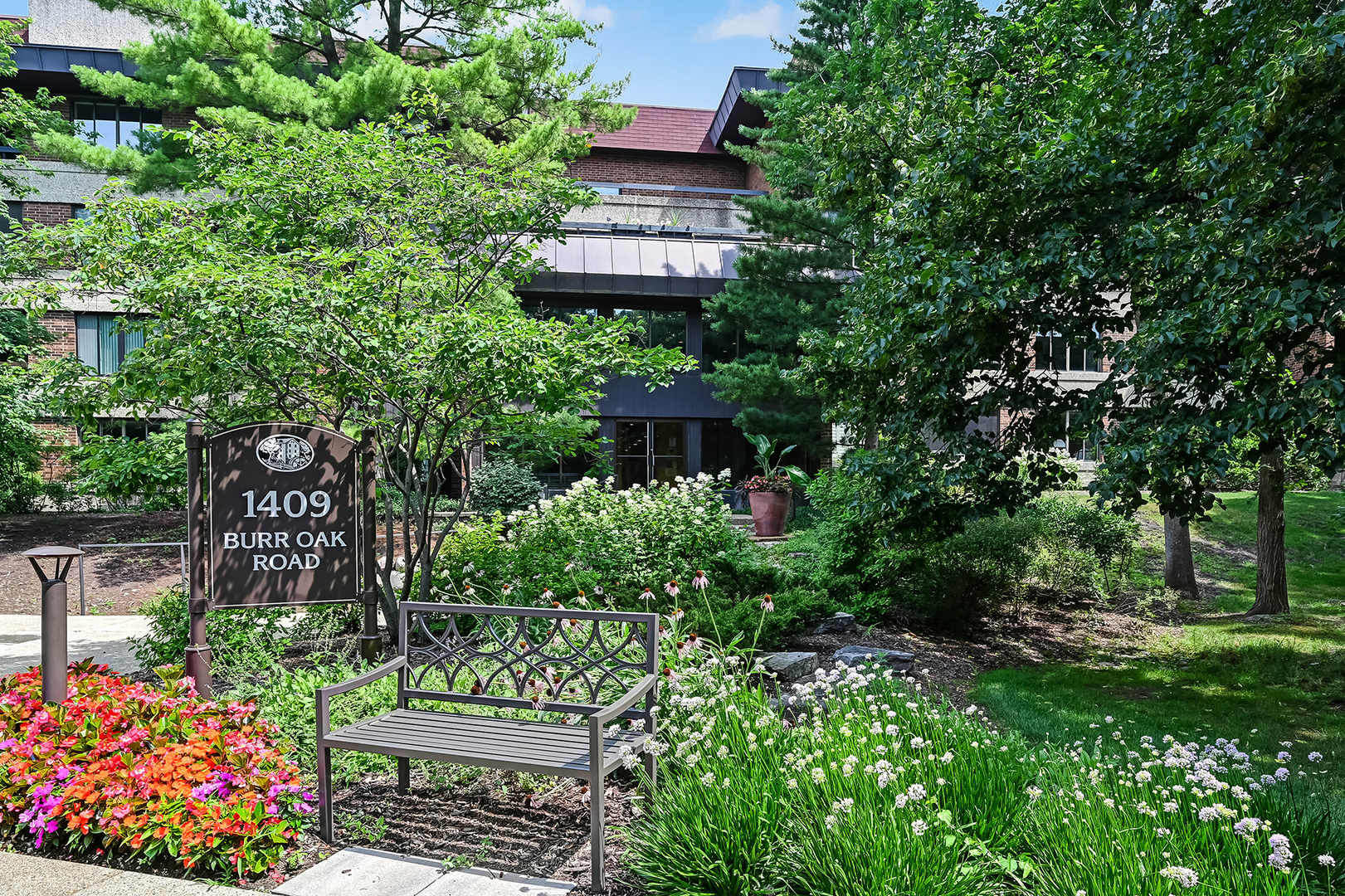 1409 Burr Oak Road #111A, Hinsdale, IL 60521