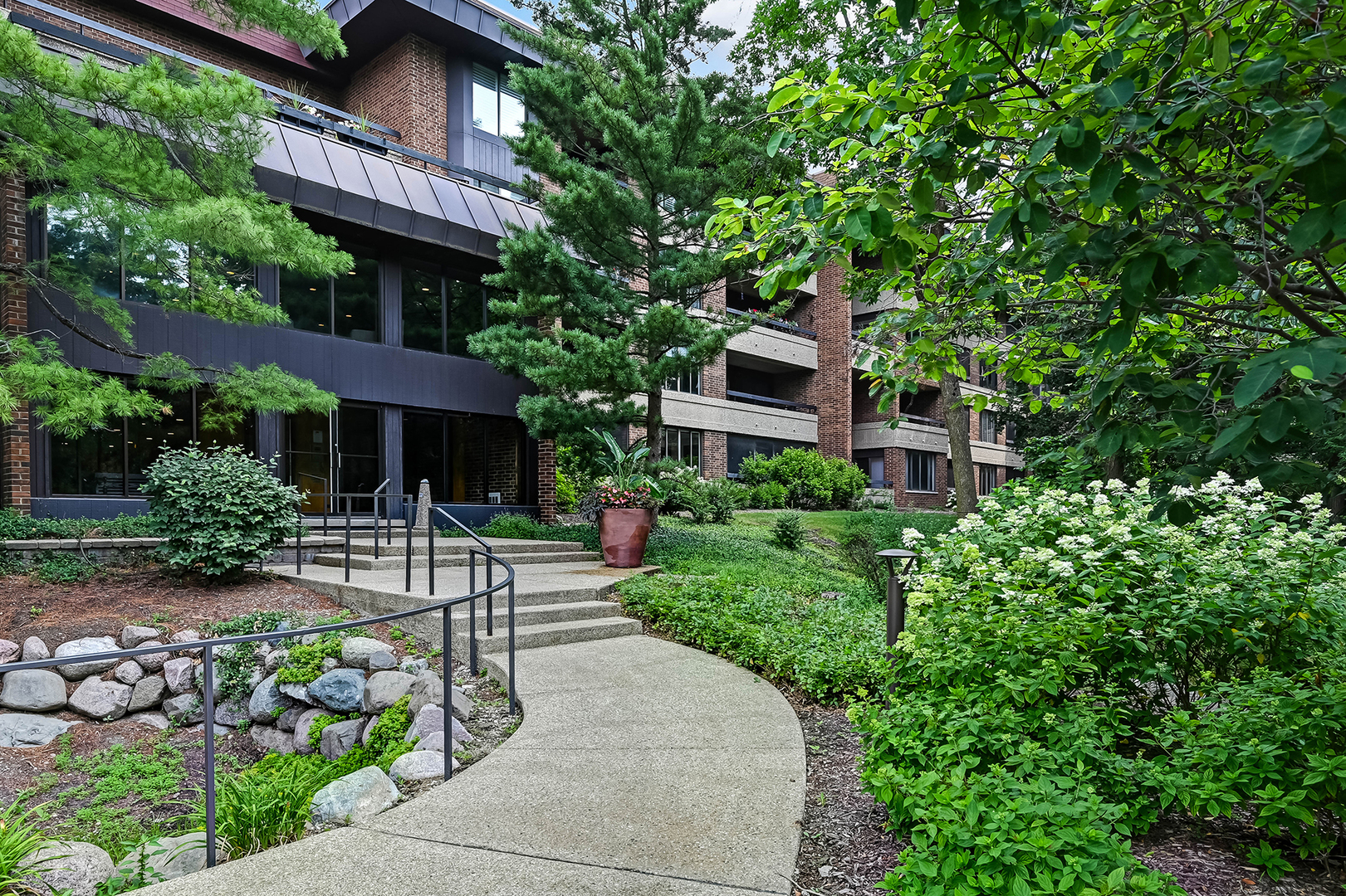 1409 Burr Oak Road #111A, Hinsdale, IL 60521