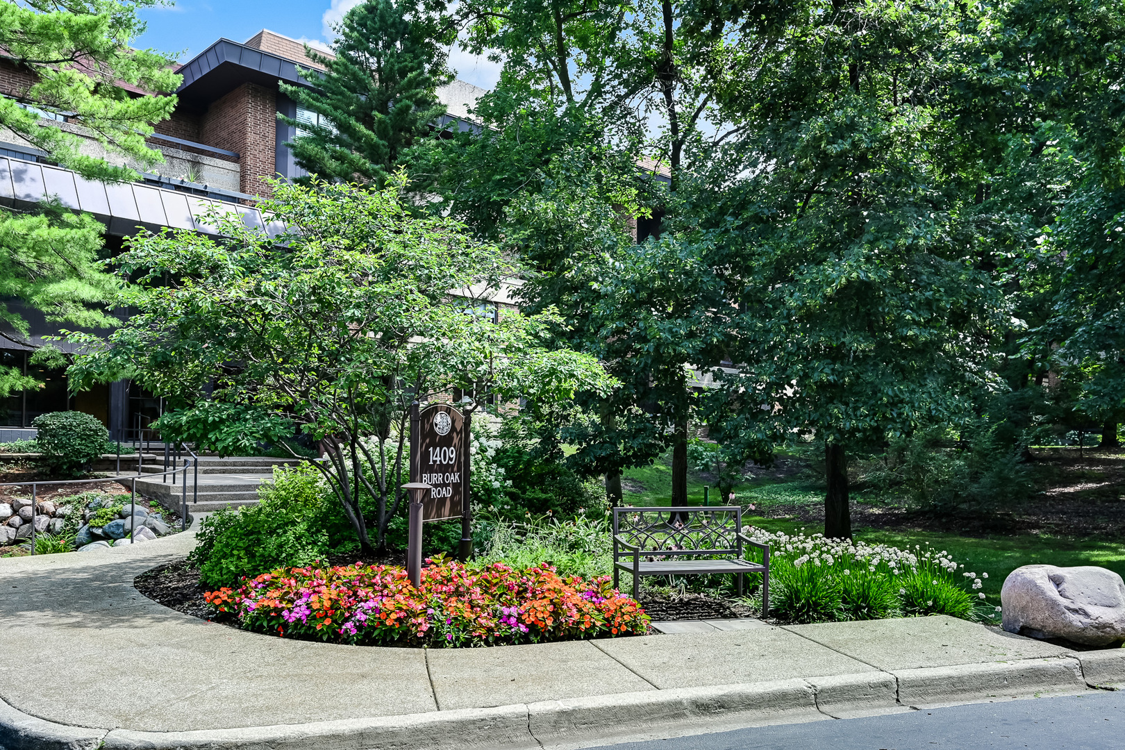 1409 Burr Oak Road #111A, Hinsdale, IL 60521