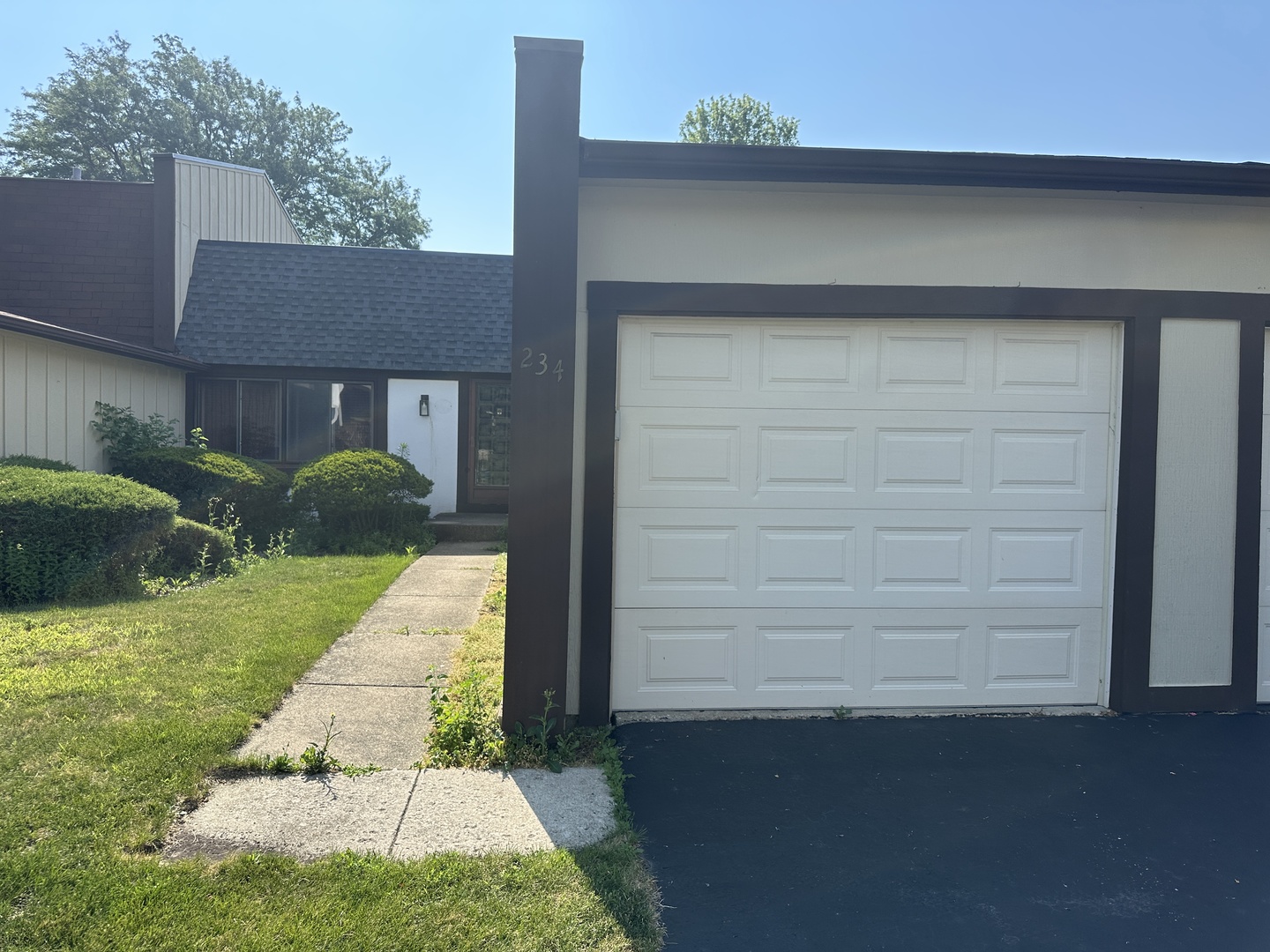 234 Cascade Drive #234, Indian Head Park, IL 60525
