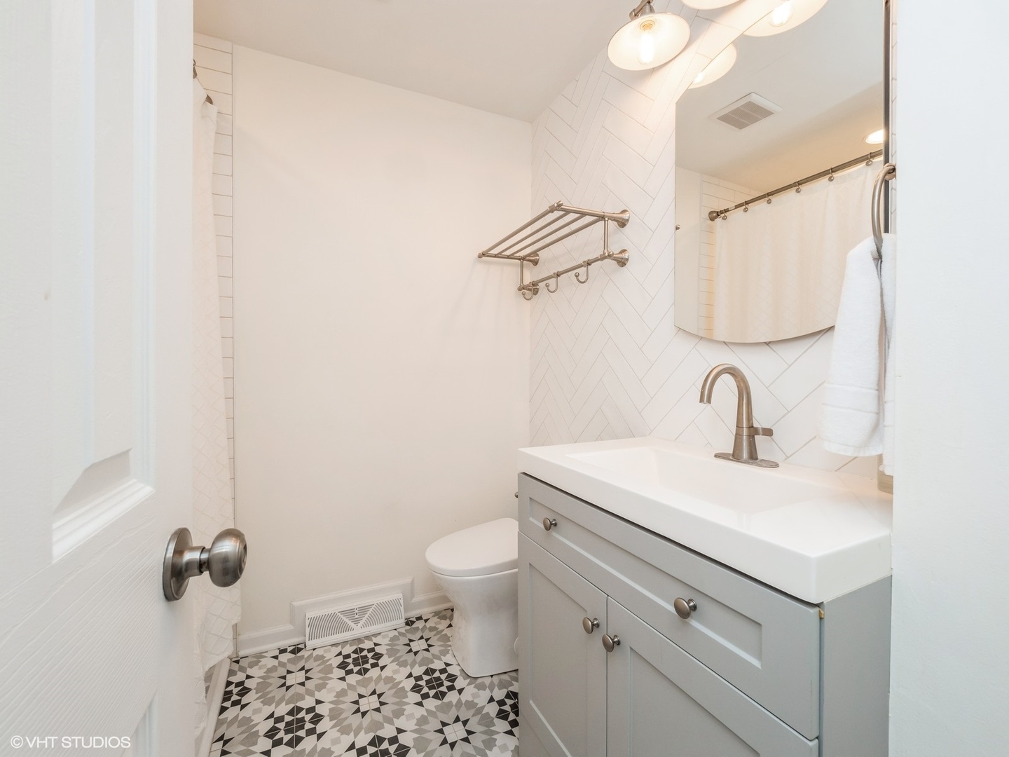 534 E Main Street, Barrington, IL 60010