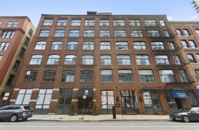 215 W ILLINOIS Street #4C, Chicago, IL 60654