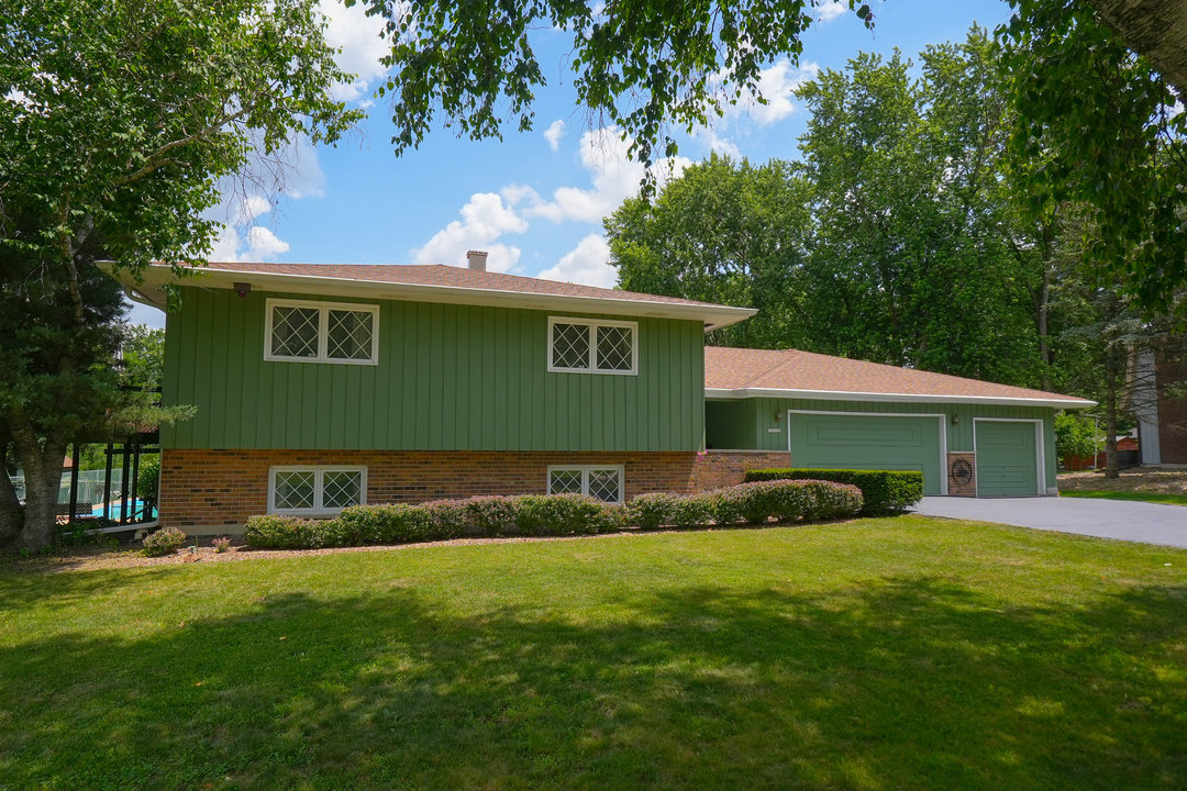 10S125 Springbrook Drive, Naperville, IL 60565