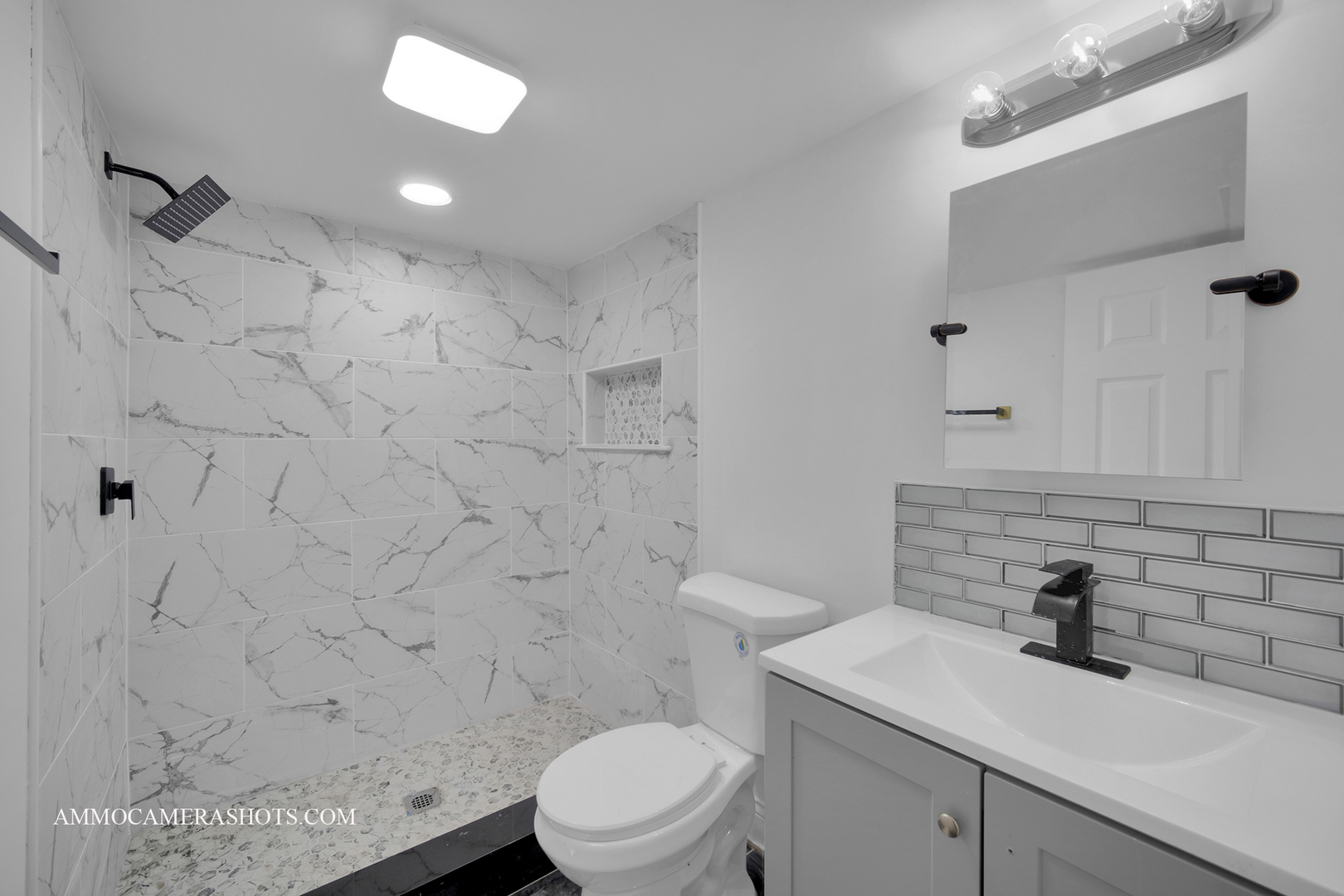8128 S Dobson Avenue, Chicago, IL 60619