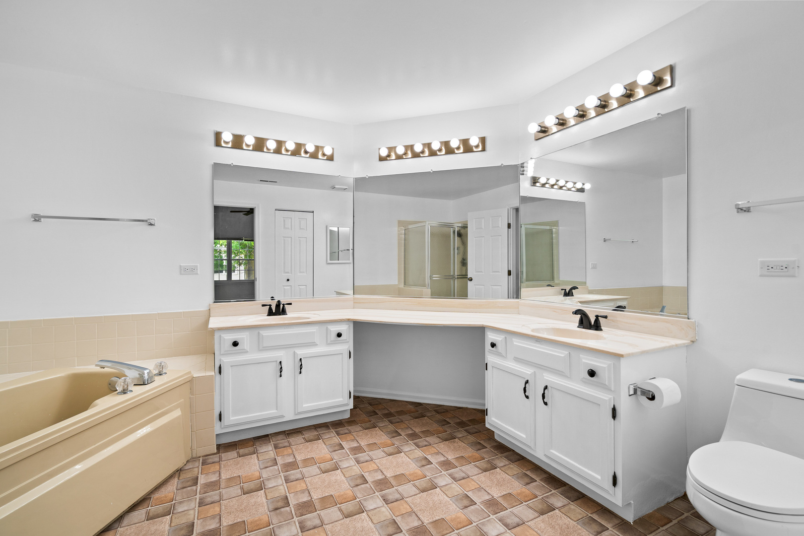 1401 Clove Court #D, Mount Prospect, IL 60056