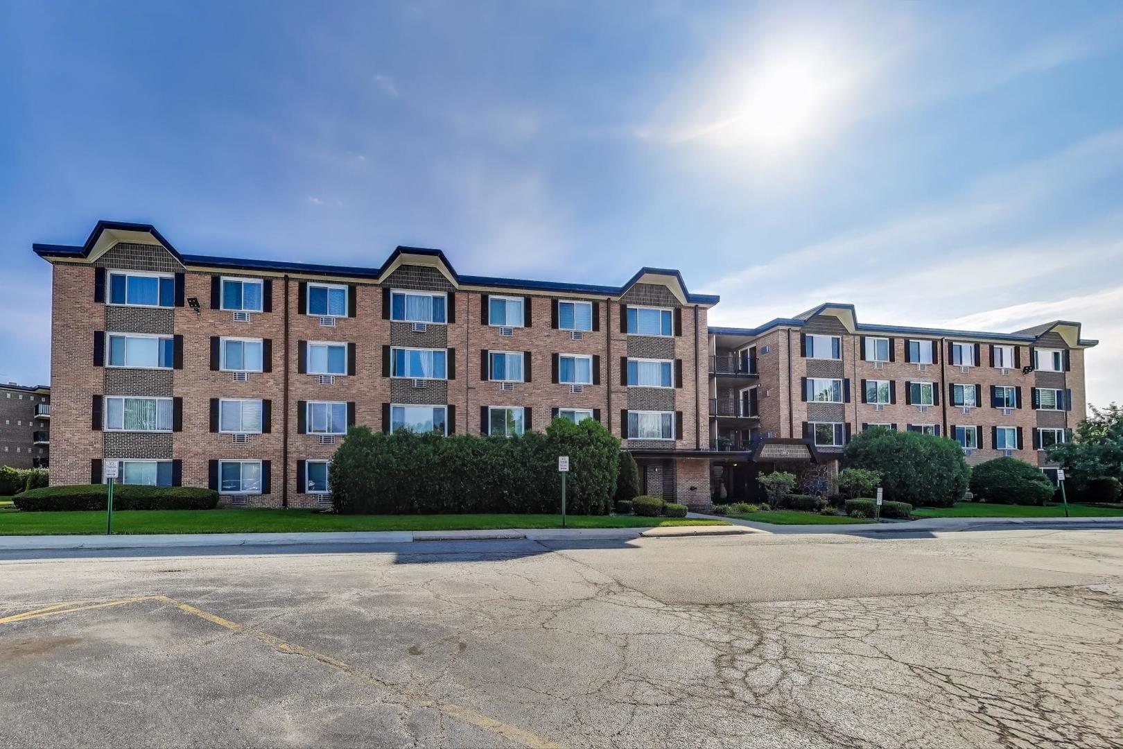 1227 S Old Wilke Road #304, Arlington Heights, IL 60005