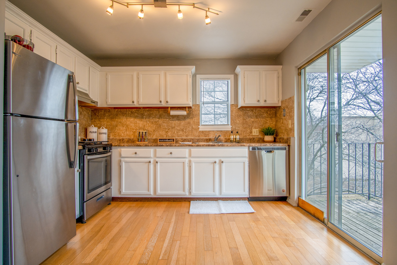 15 Gant Circle #E, Streamwood, IL 60107