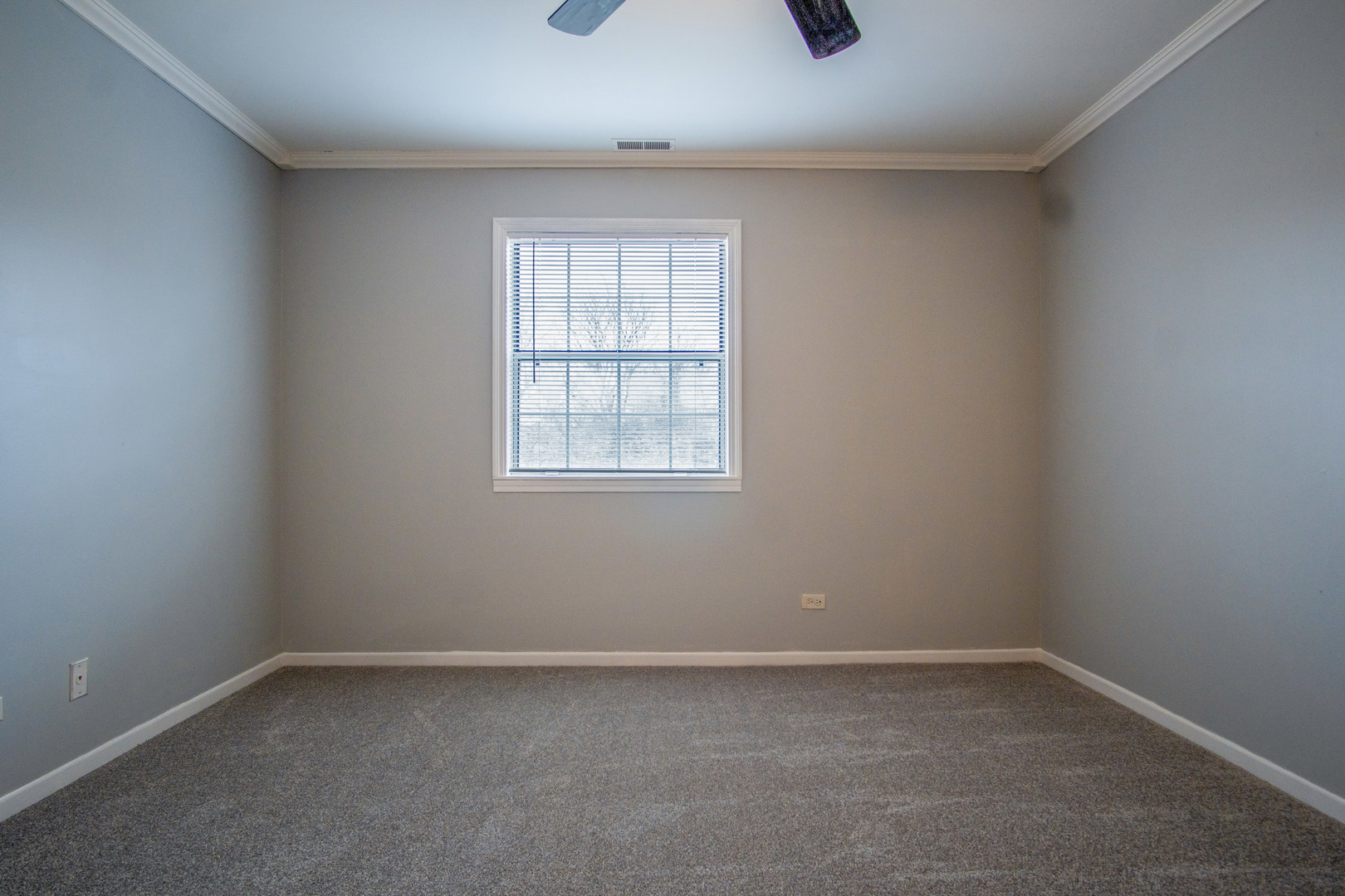 15 Gant Circle #E, Streamwood, IL 60107