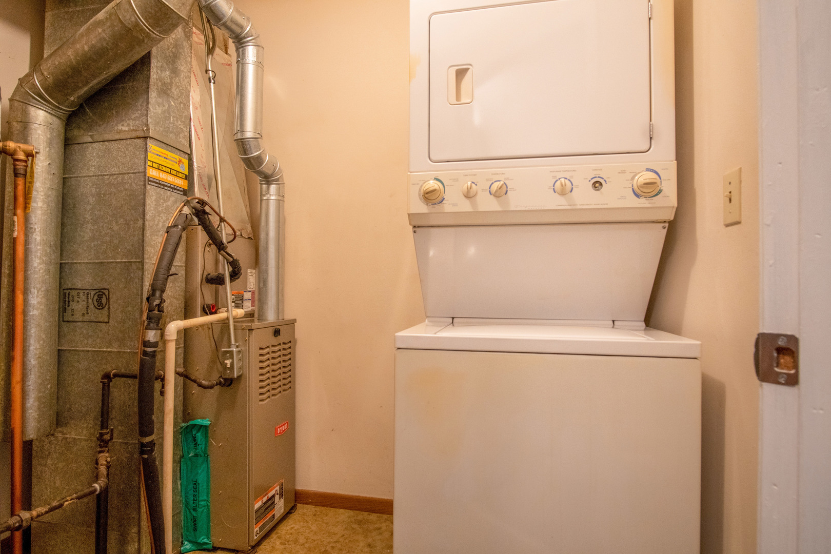 15 Gant Circle #E, Streamwood, IL 60107